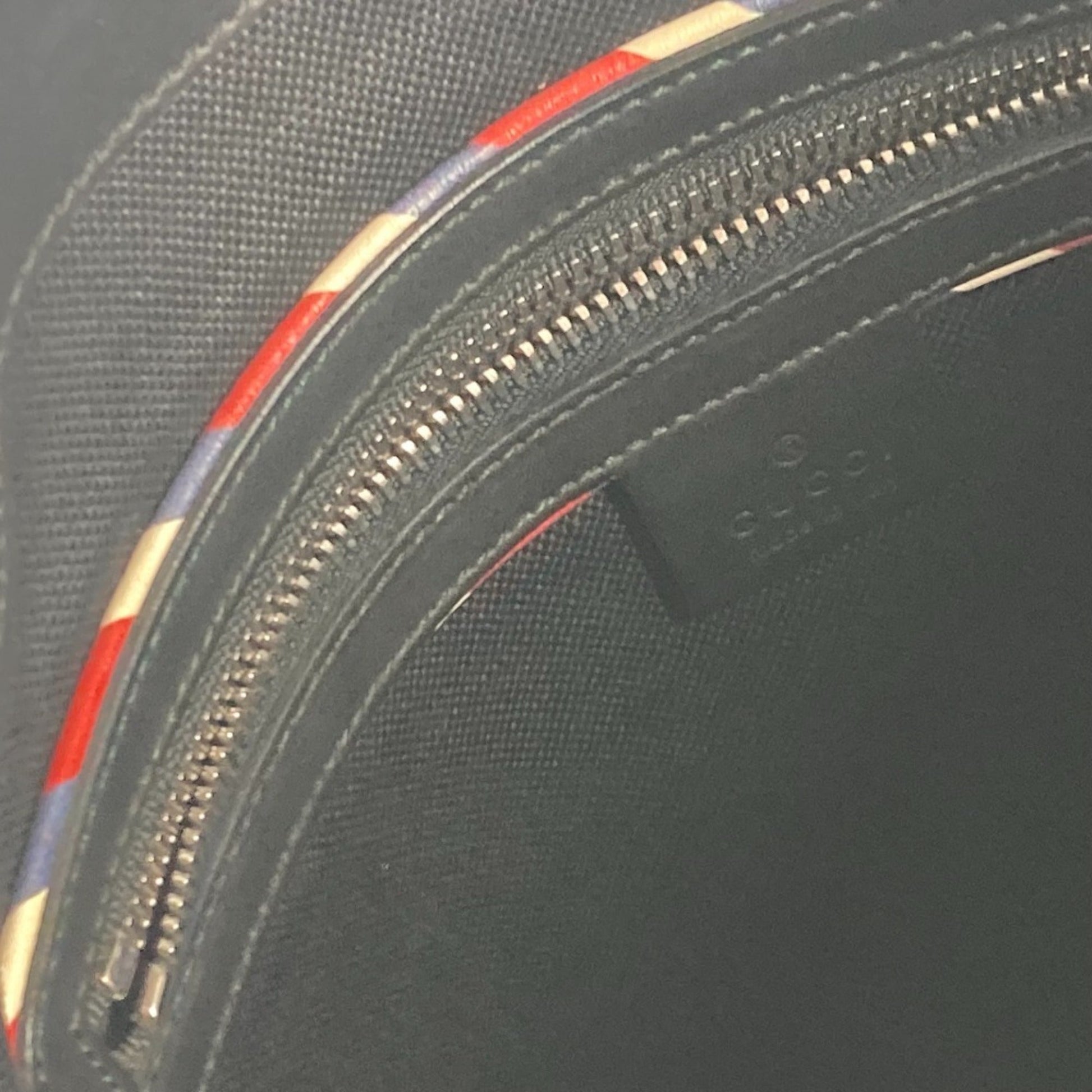 Gucci Black Multi-Color Gg Supreme Messenger Bag Shoulder Bag