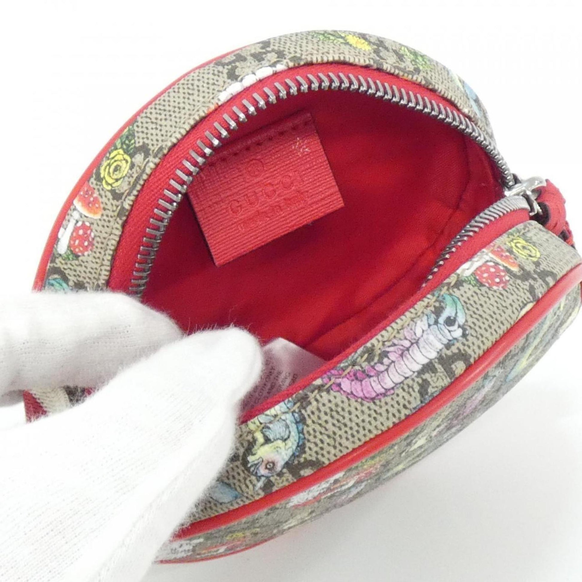 Gucci Beige Multi-Color Gg Supreme Fanny Pack
