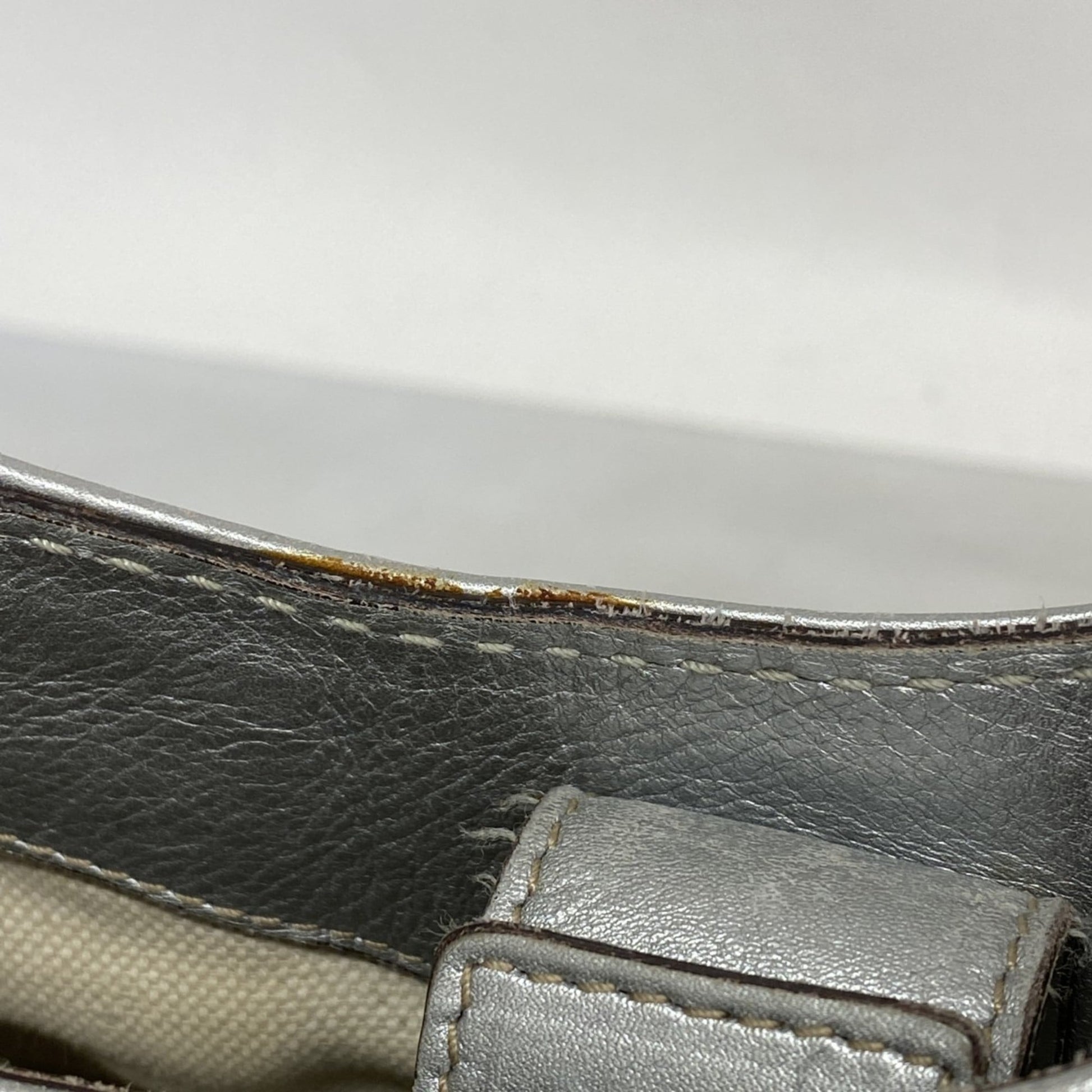 Gucci Silver Leather Handbag