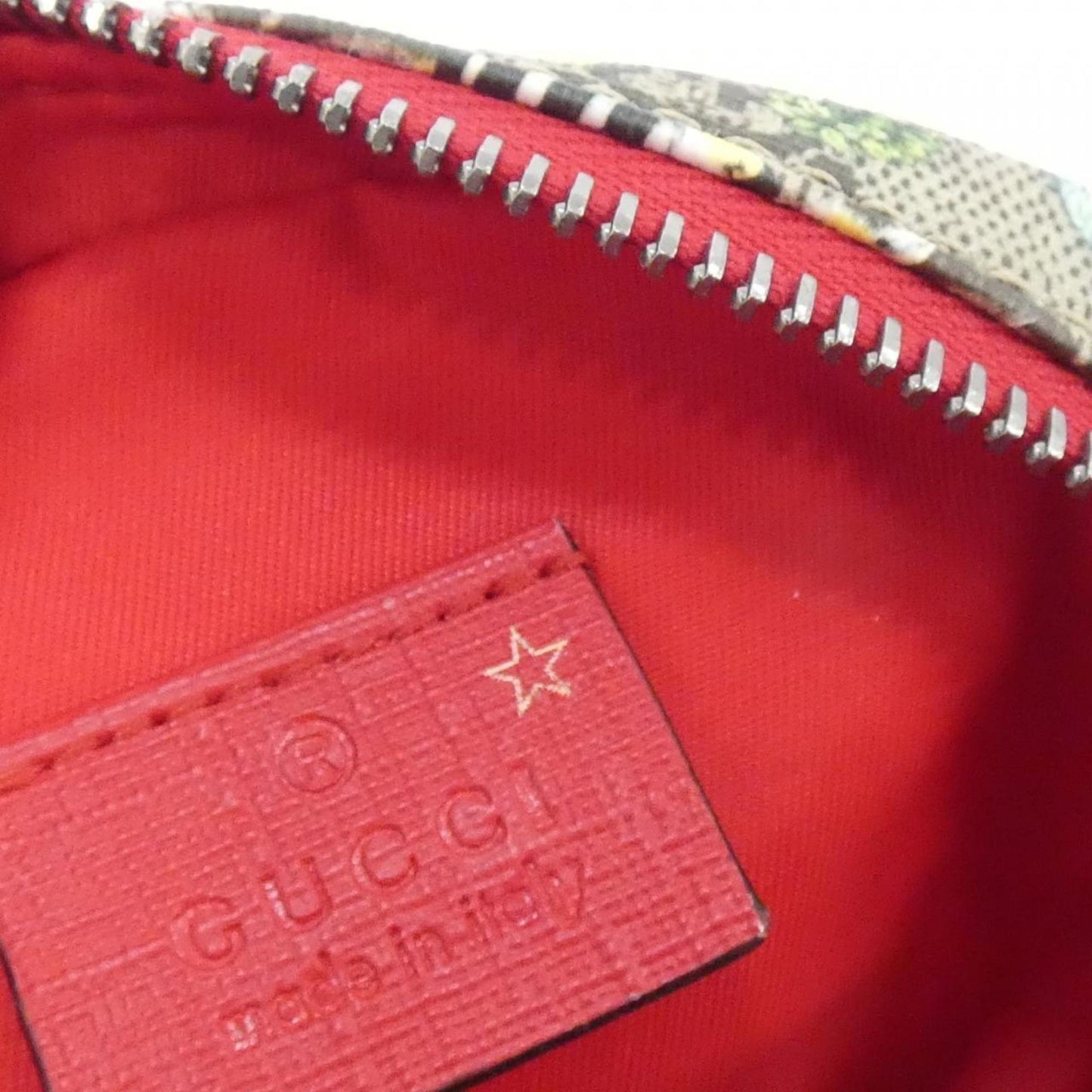 Gucci Beige Multi-Color Gg Supreme Fanny Pack