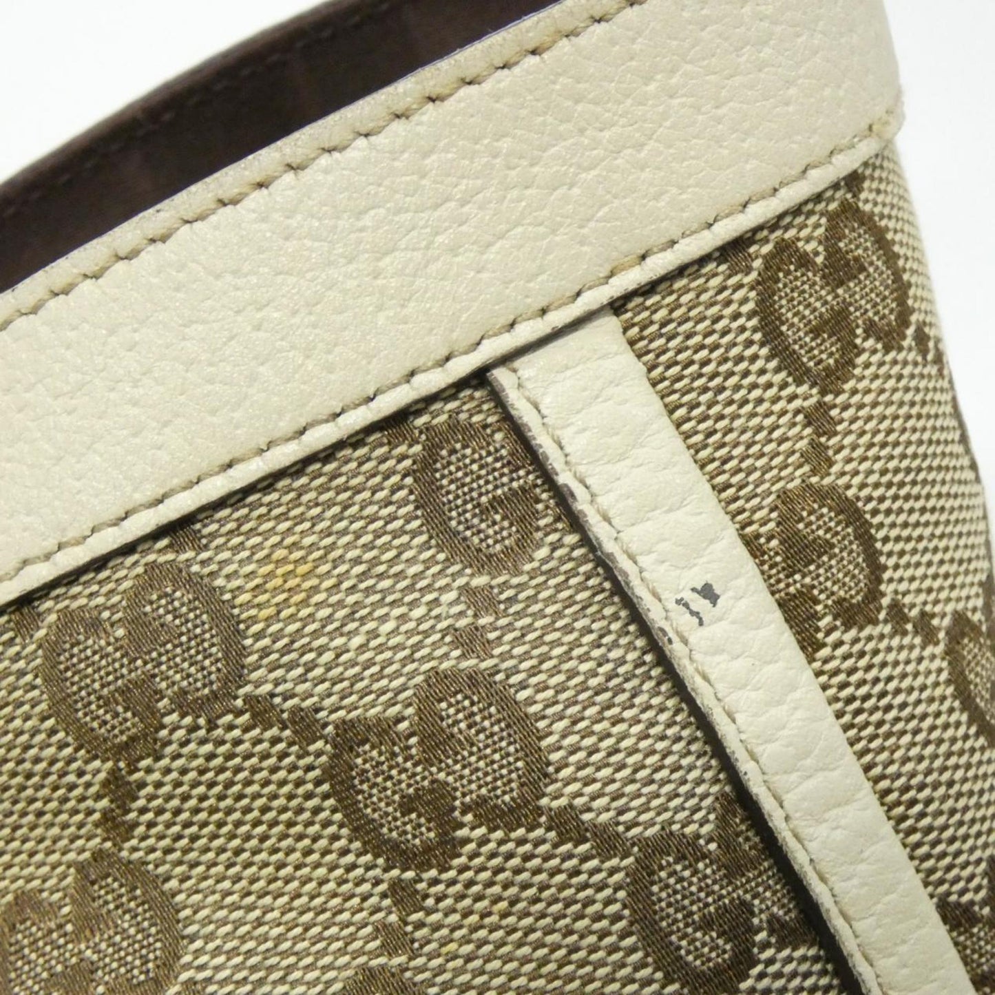Gucci Beige Ivory Gg Canvas Handbag