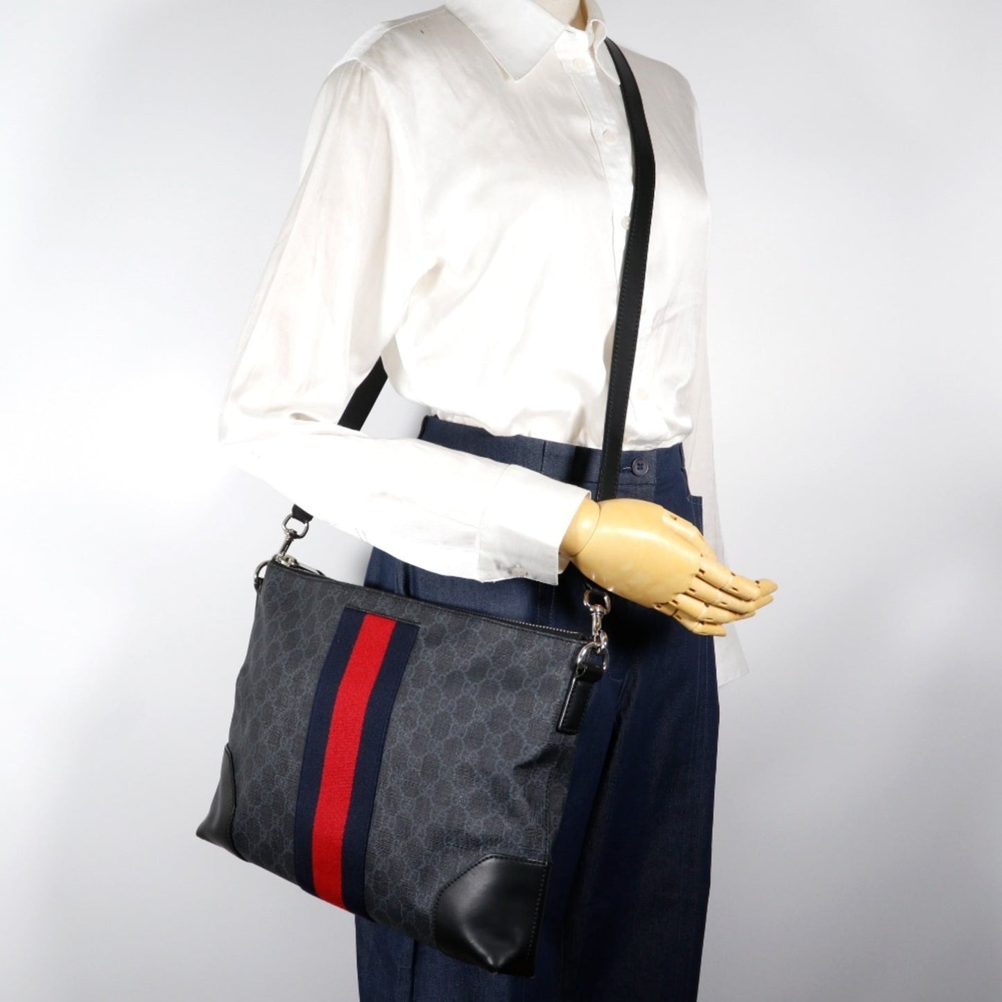 Gucci Black Gg Supreme Messenger Bag Shoulder Bag