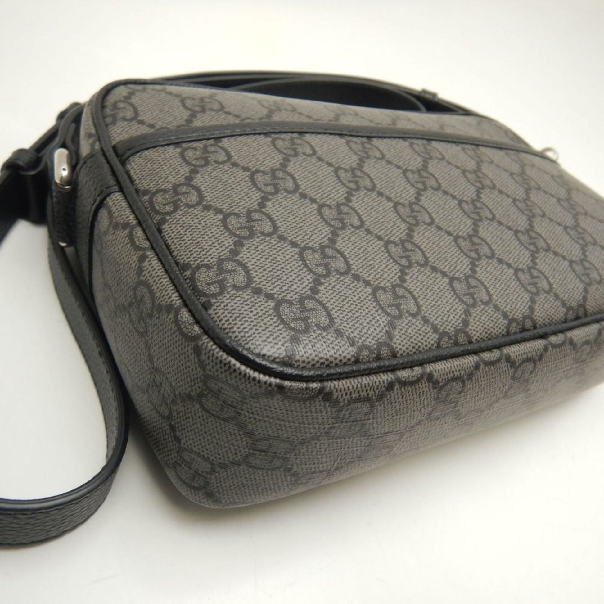 Gucci Black Gg Supreme Canvas Shoulder Bag