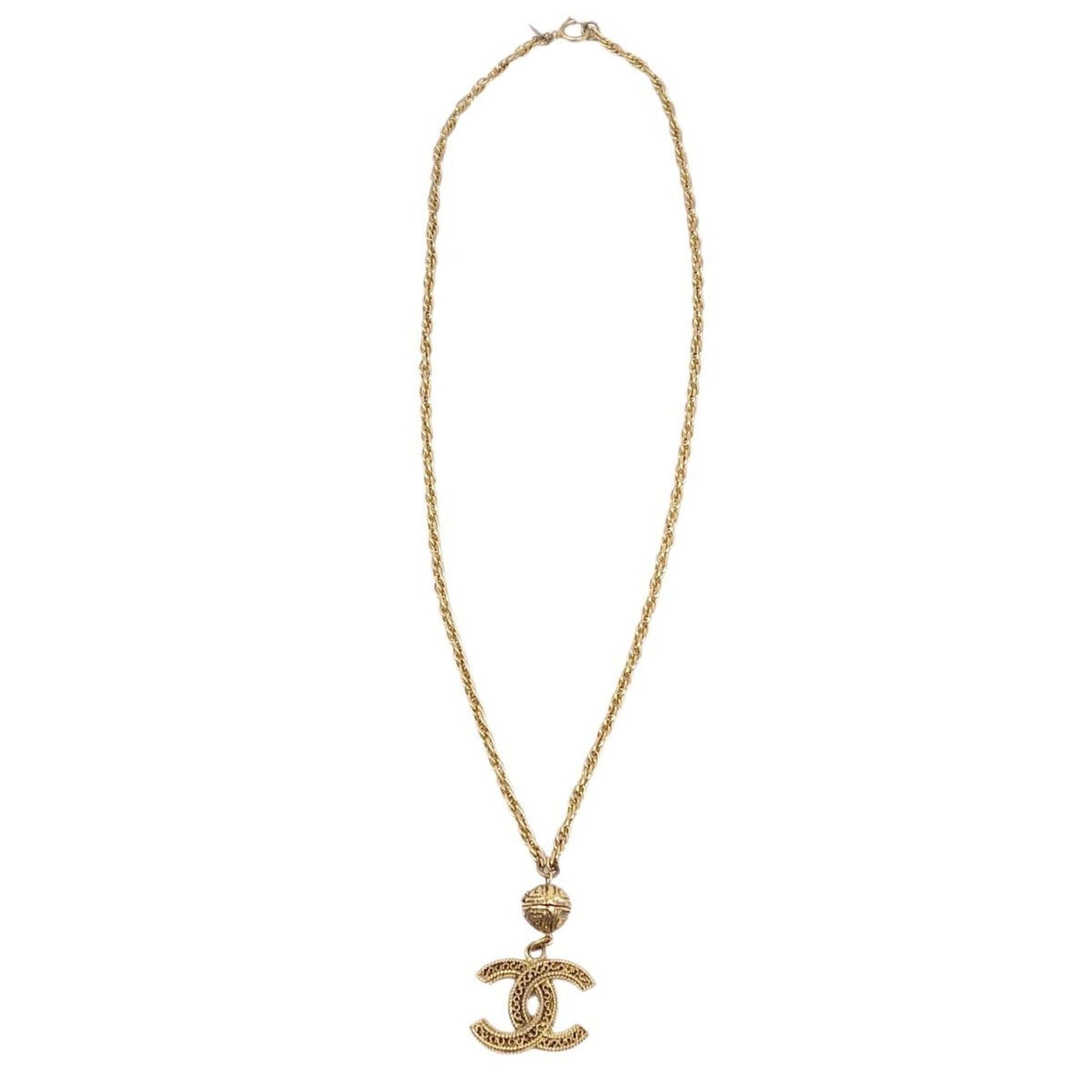 Chanel necklace made in 1985 here mark ladies gold color