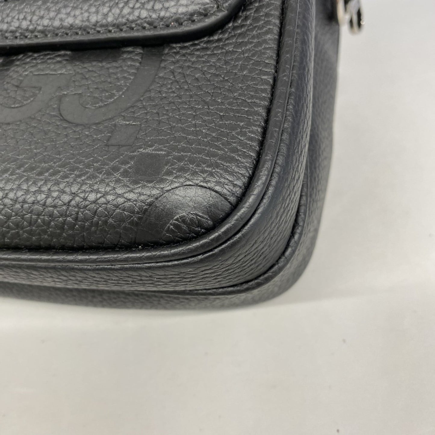 Gucci Black Leather Sling Bag