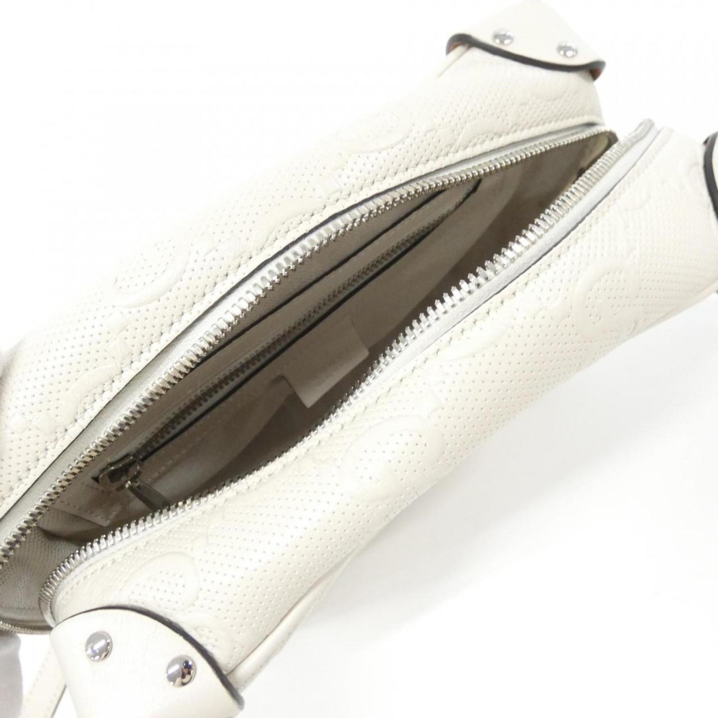 Gucci Off-White Shoulder Bag