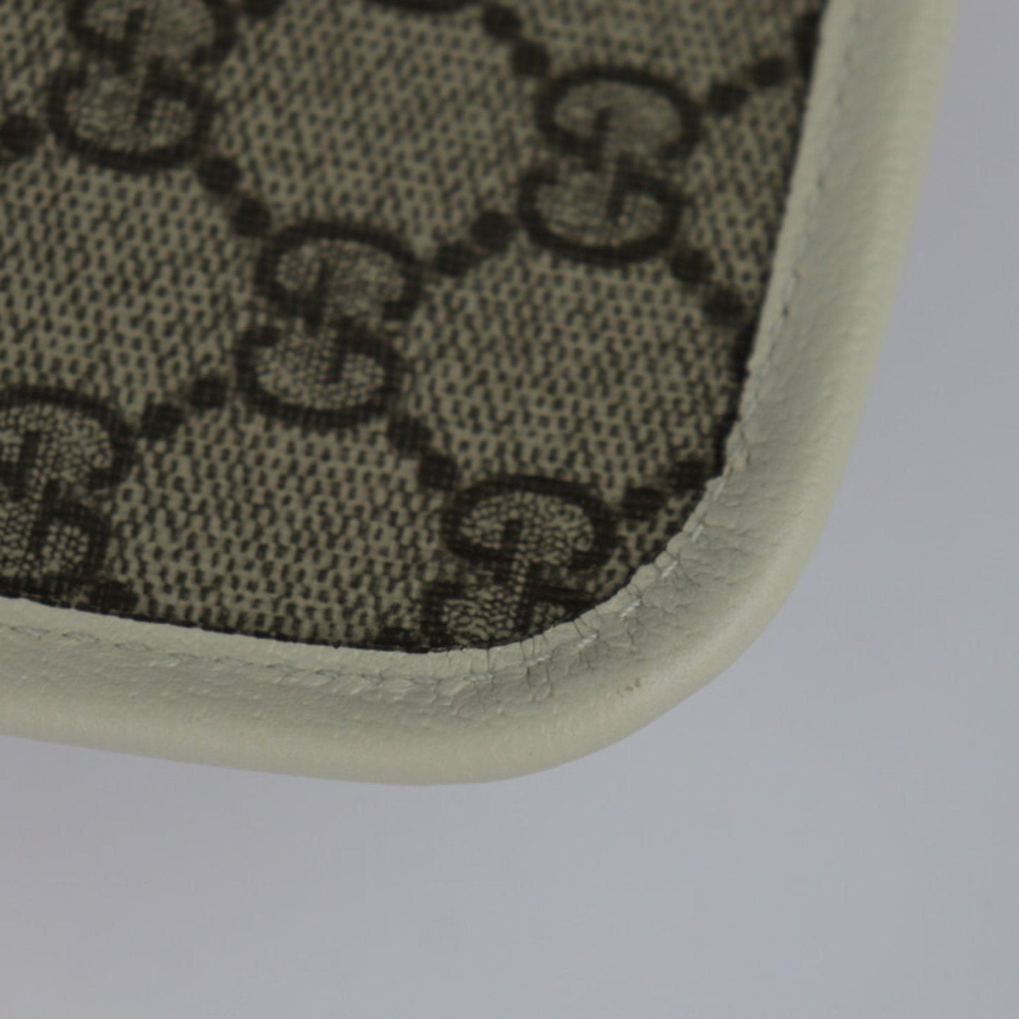 Gucci Beige White Gg Supreme Leather Fanny Pack