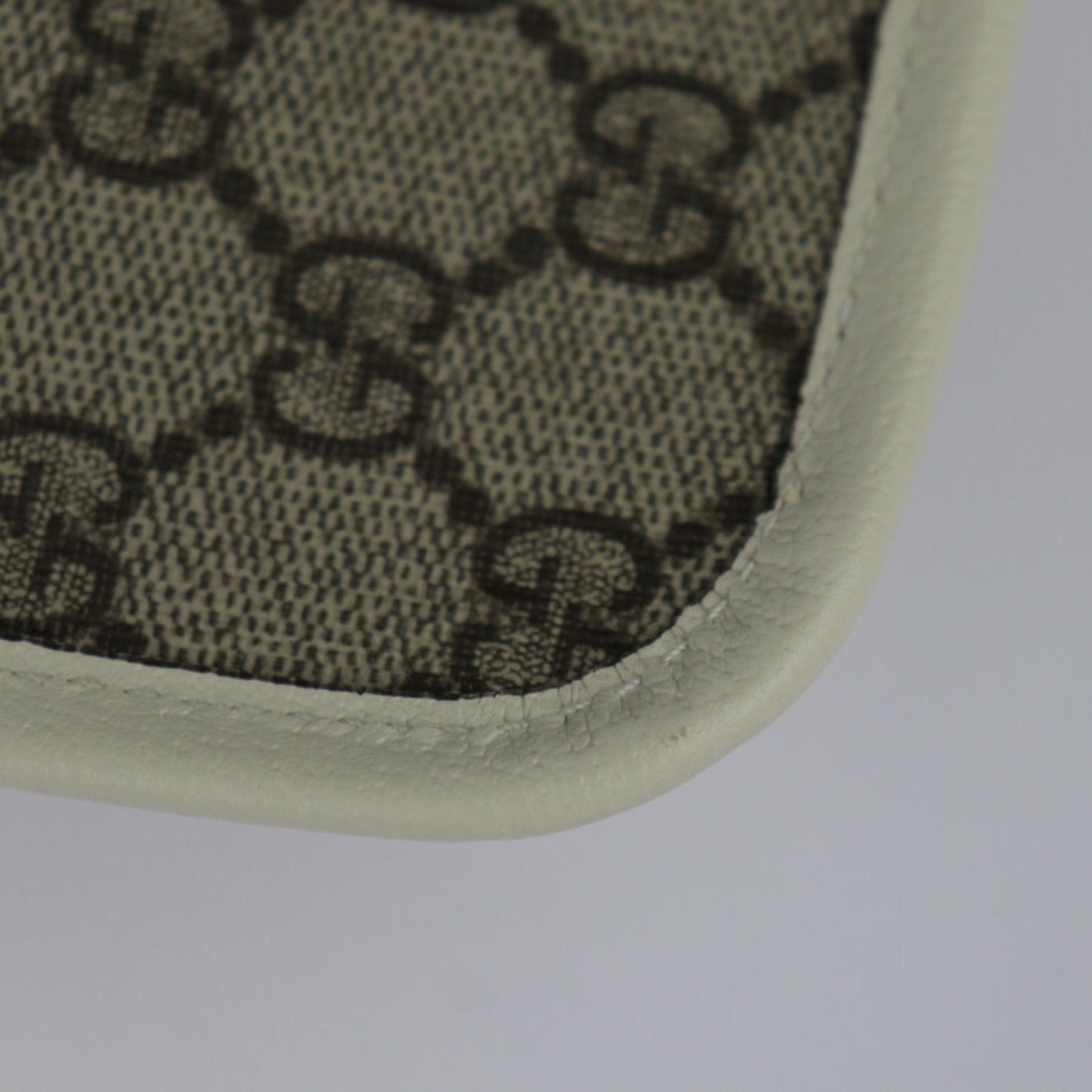 Gucci Beige White Gg Supreme Leather Fanny Pack