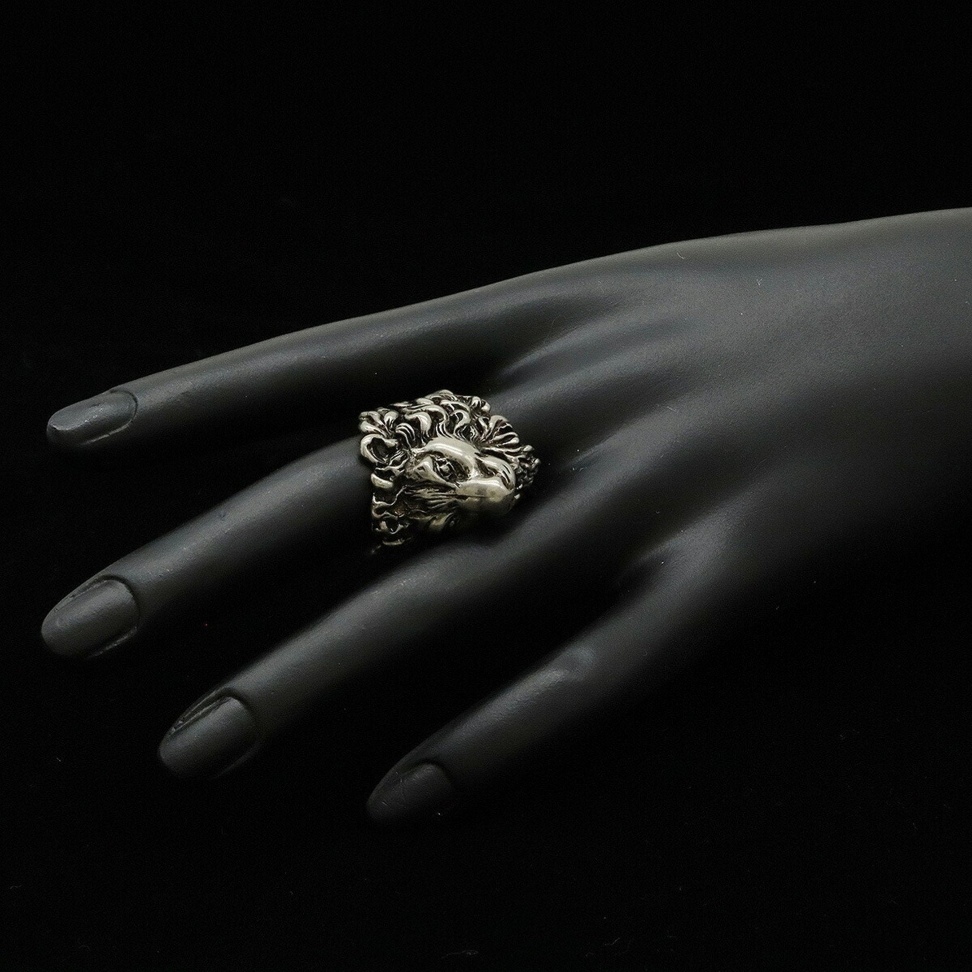 Gucci Silver Metal Band Ring