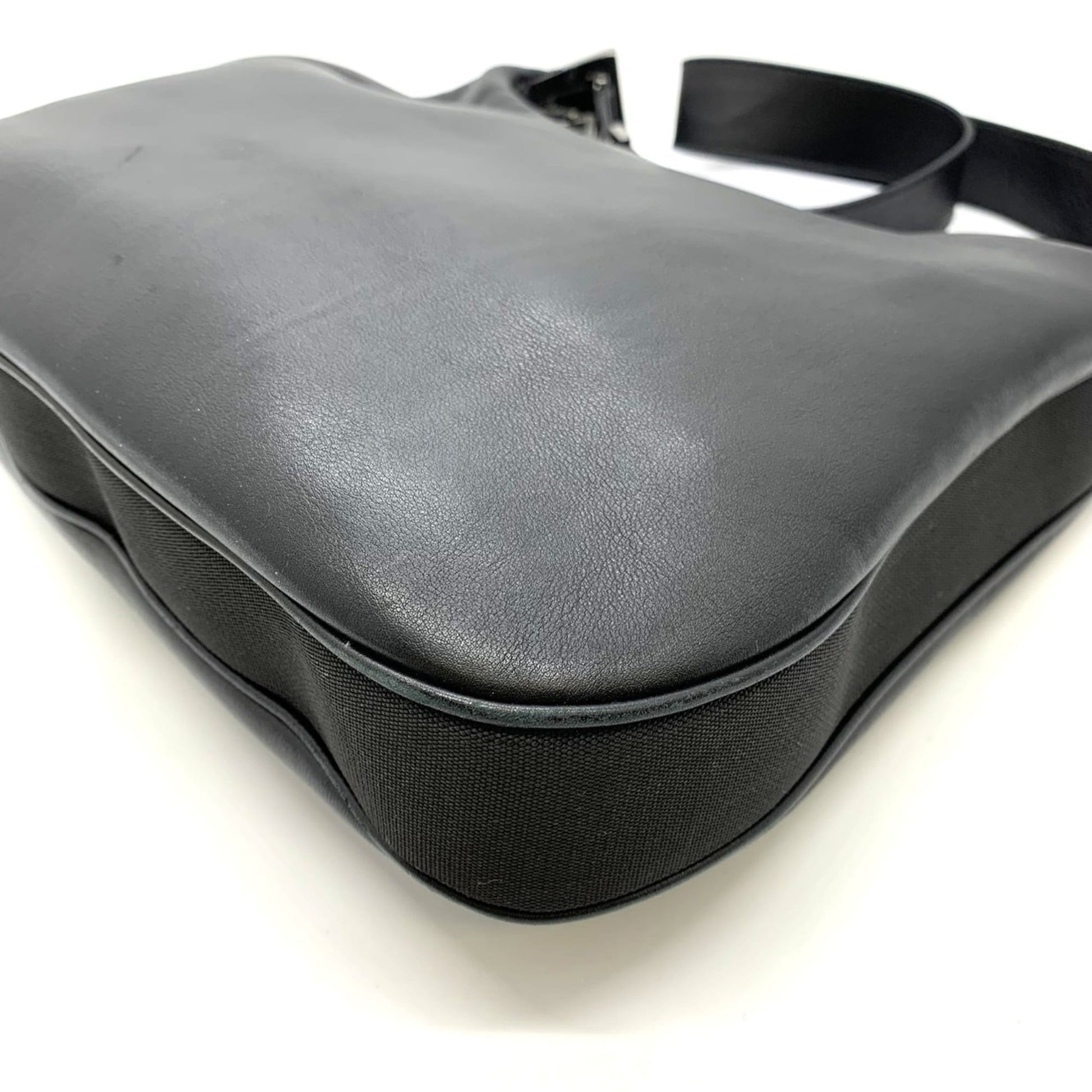 Gucci Black Leather Shoulder Bag