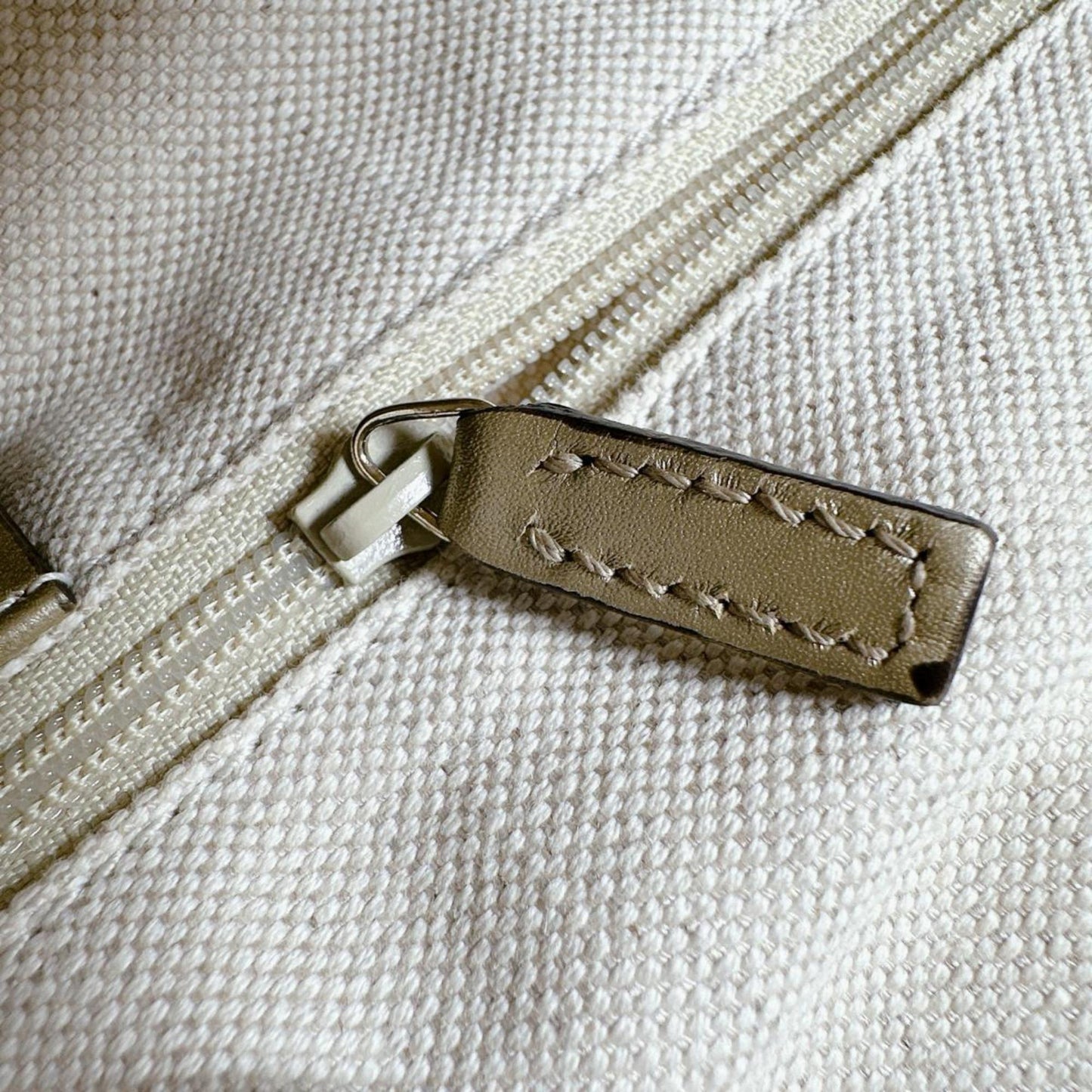 Gucci Gg Canvas Beige Gg Canvas Handbag Tote Bag
