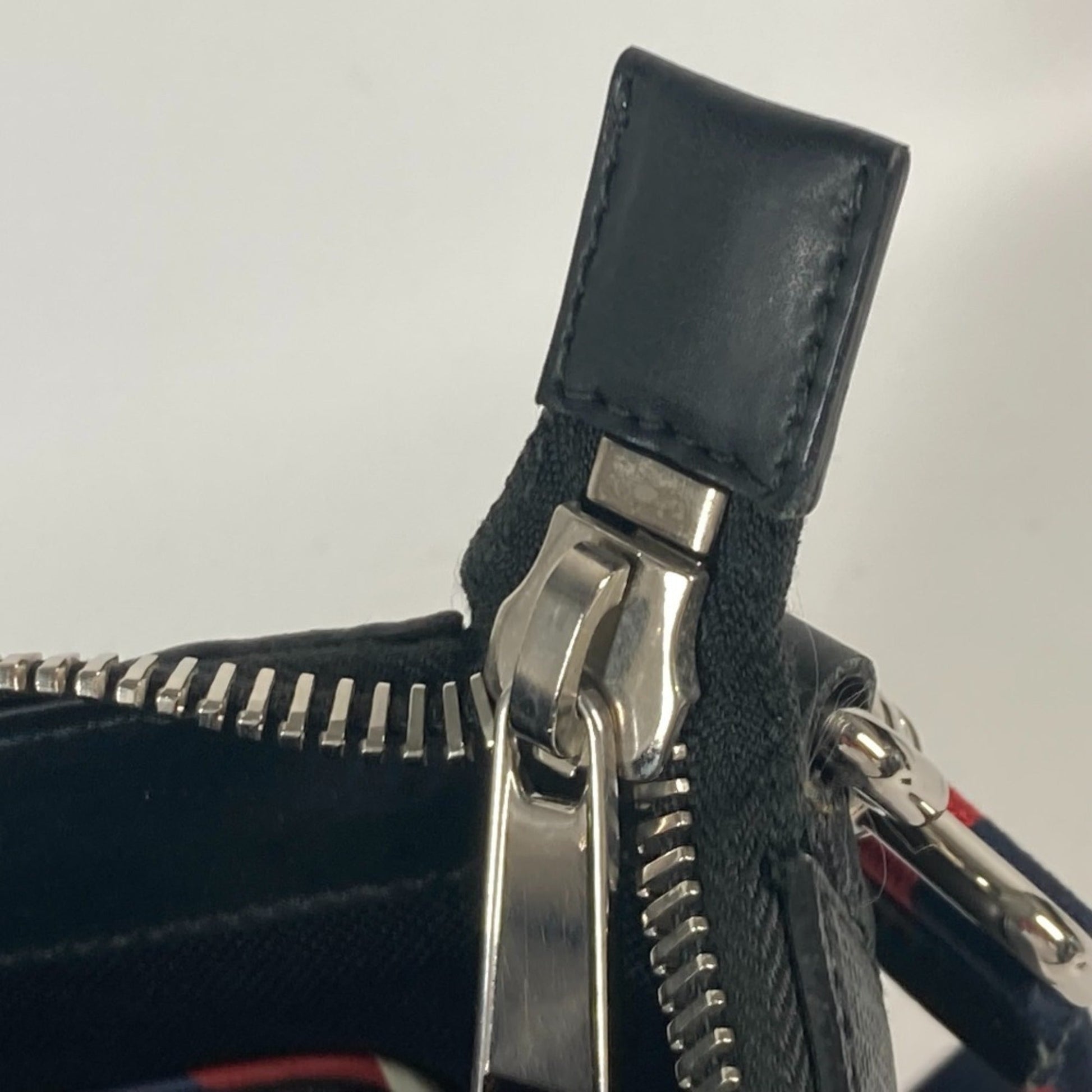 Gucci Black Multi-Color Gg Supreme Messenger Bag Shoulder Bag
