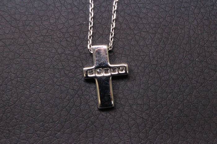 Gucci - Chain with cross in 18 kt white gold with 0.20 ct of diamonds, length 42 cm