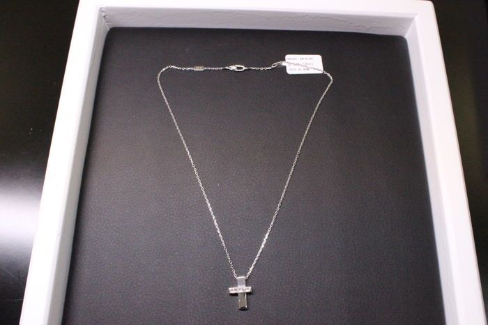 Gucci - Chain with cross pendant, 18 kt white gold, 0.20 ct diamond, length 42 cm