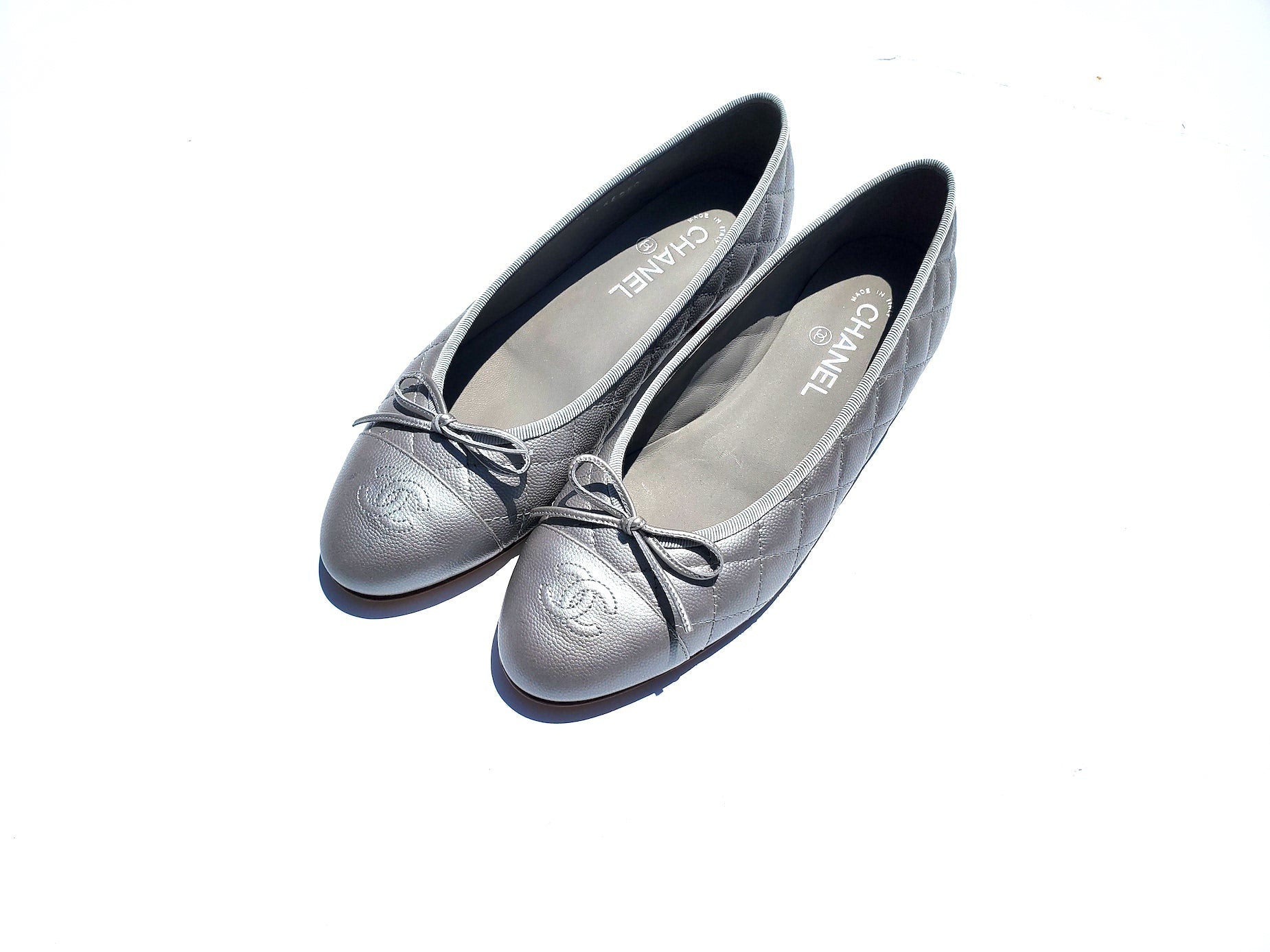 Chanel New Silver Interlocking CC Logo Leather Ballet Flats 40 for Women