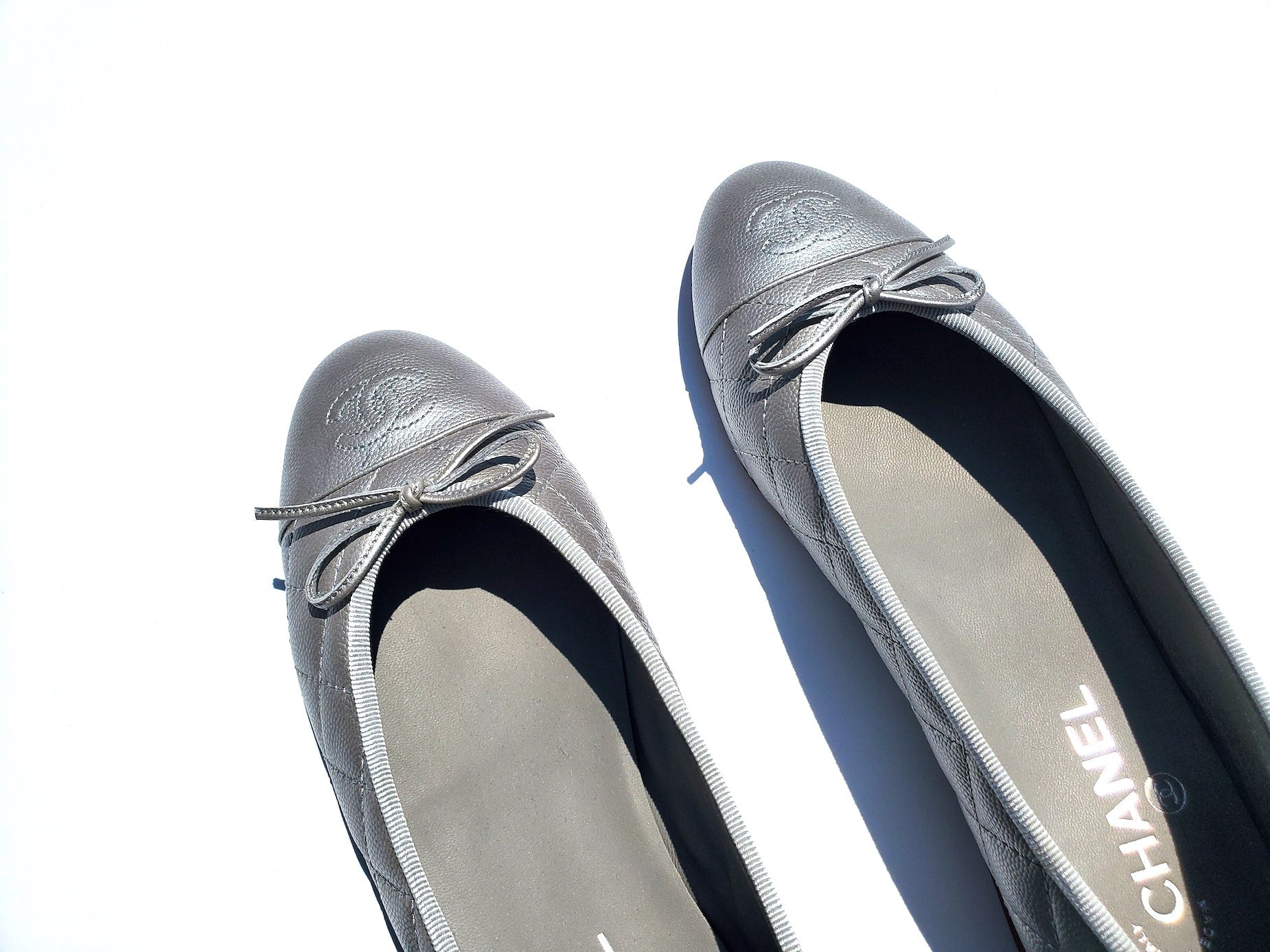 Chanel New Silver Interlocking Cc Logo Leather Ballet Flats 40 Women Shoes