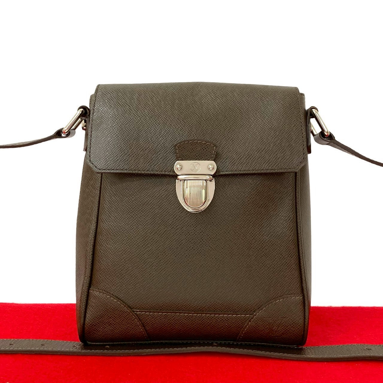 Louis Vuitton Taiga Luka Leather Brown Shoulder Bag