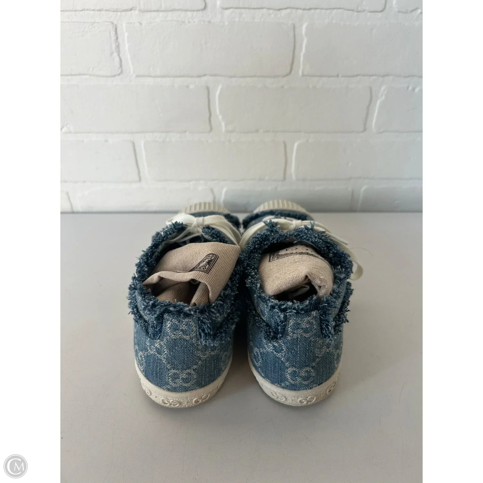 Shoes Luxury Designer By Gucci In Blue Denim, Size: 7.5