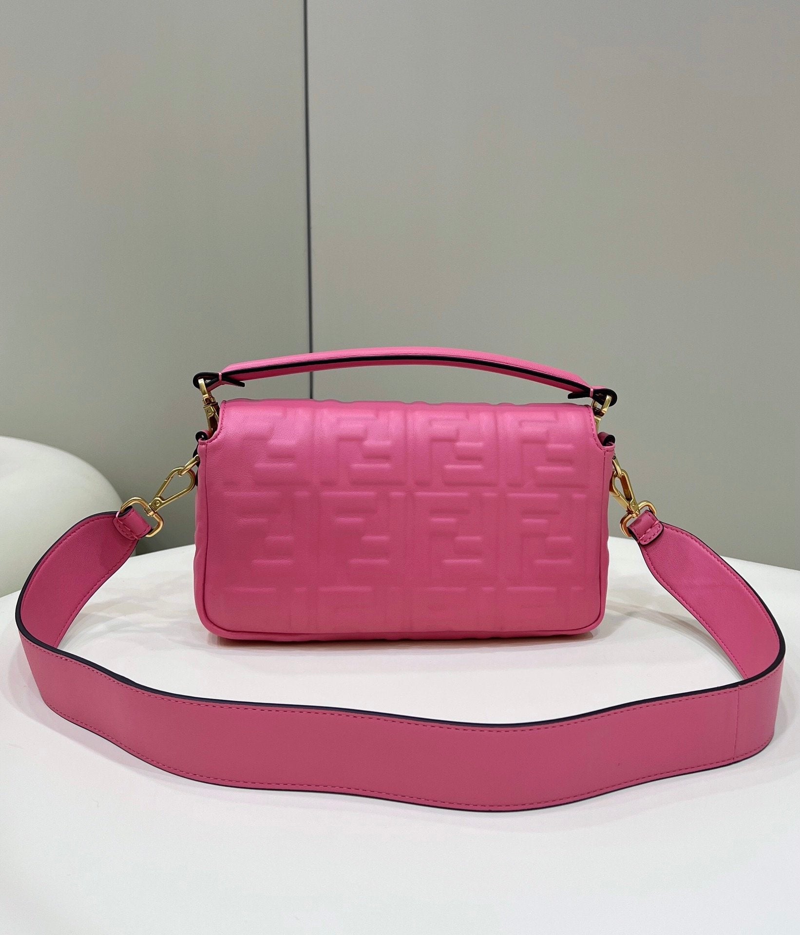 Fendi Top QualityTop Quality Baguette , Pink FF Crossbody Bag
