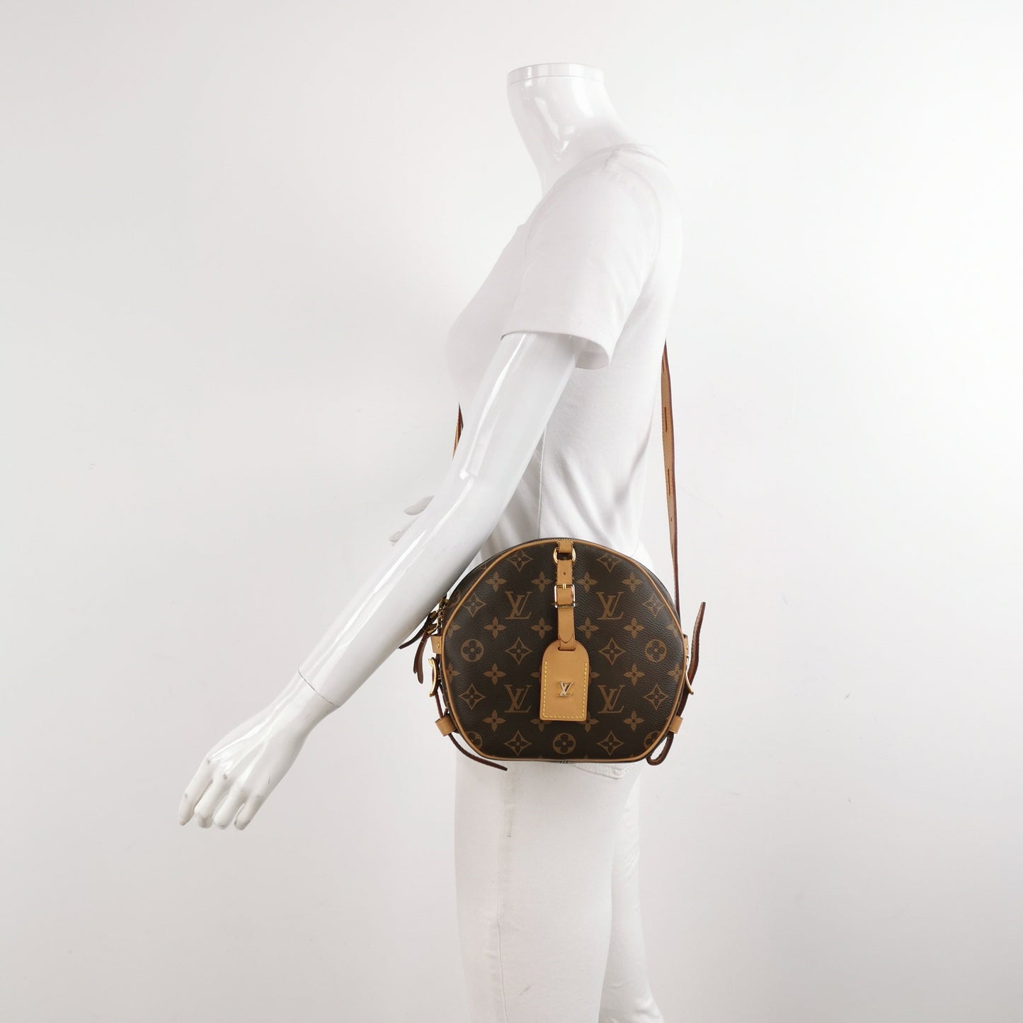 Louis Vuitton Boîte Chapeau Souple MM Leather Crossbody Bag Crossbody Bag
