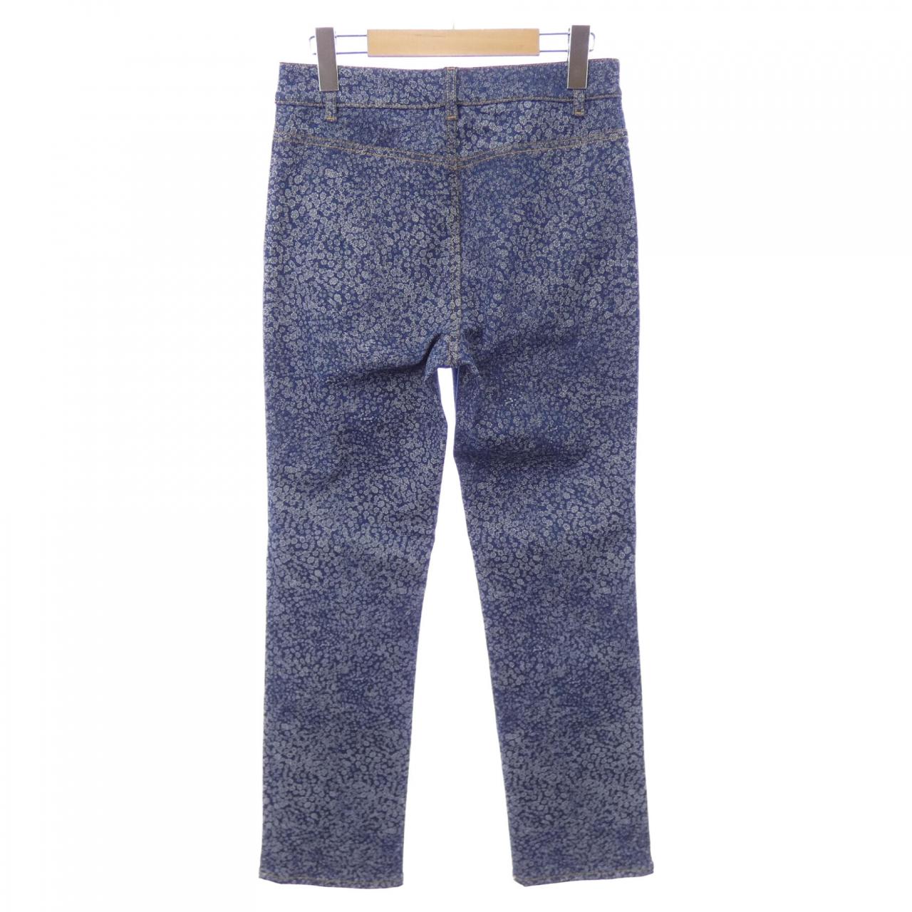 Chanel P71263V62852 Jeans