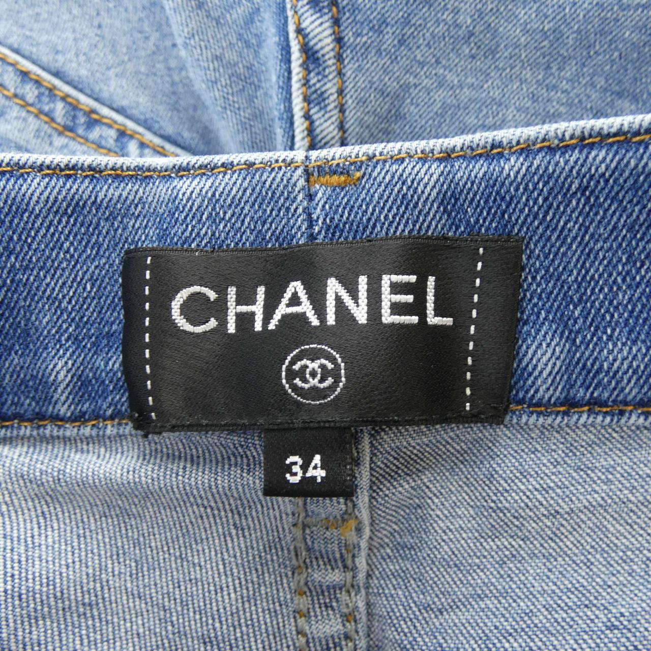 Chanel P60875V46398 Jeans