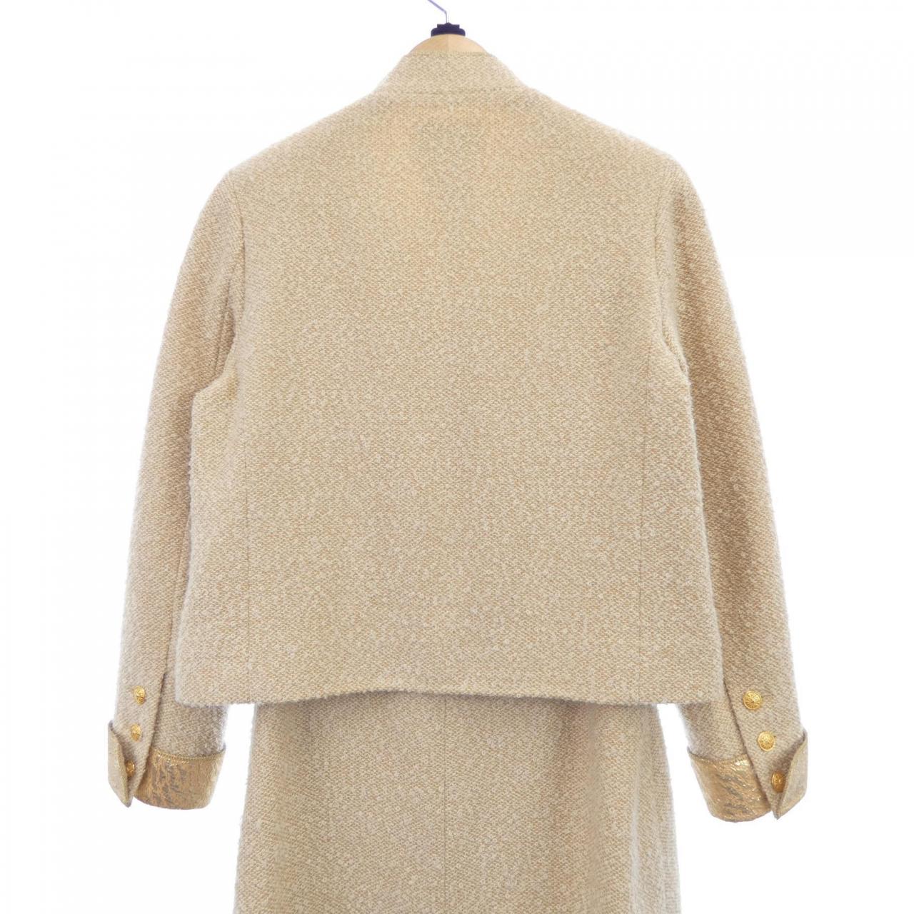 Chanel P08520W02324 96A Suit