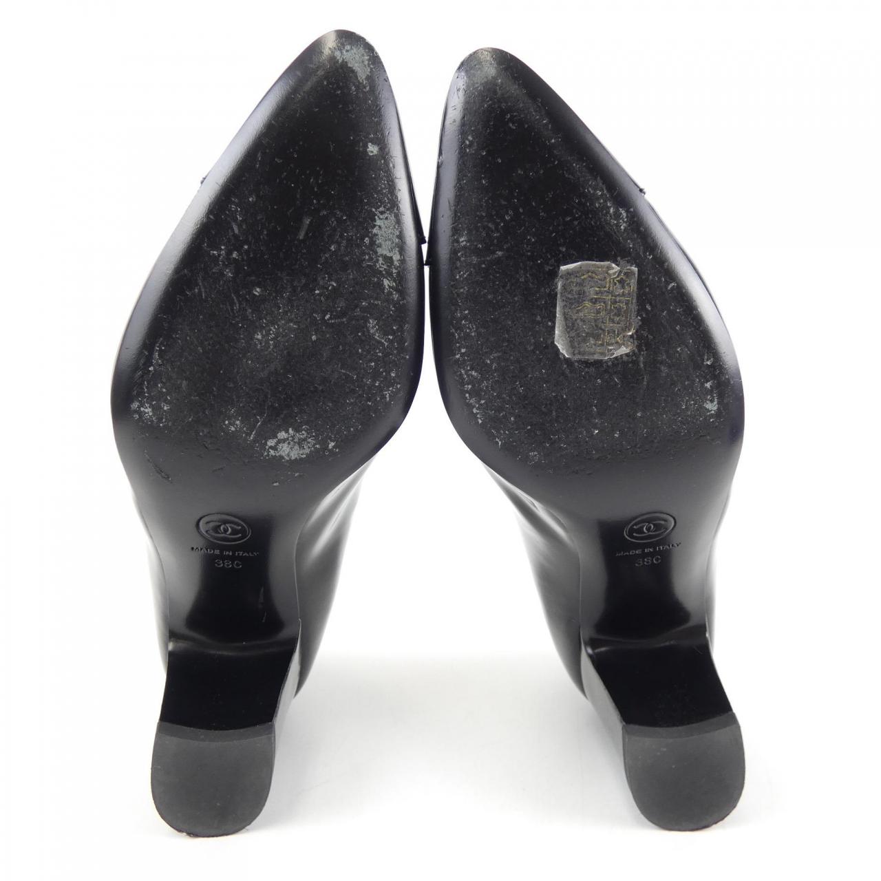 Chanel G45053B13339 Patent Calfskin Pumps