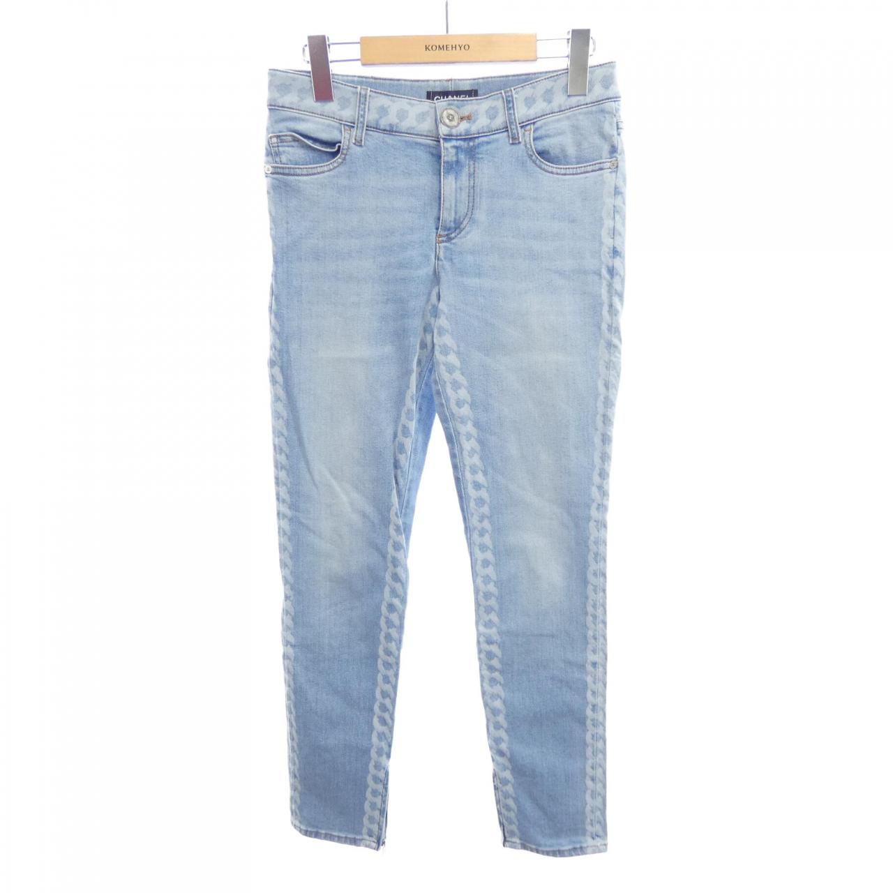 Chanel P60875V46398 Jeans