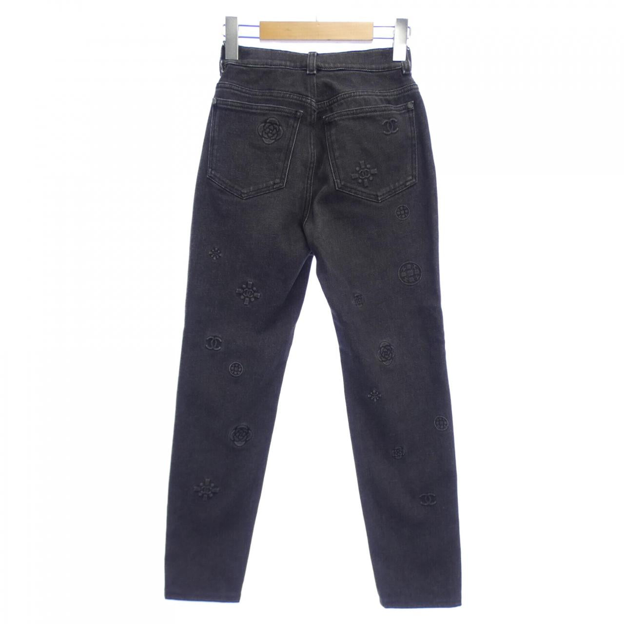Chanel P70206V61793 Jeans