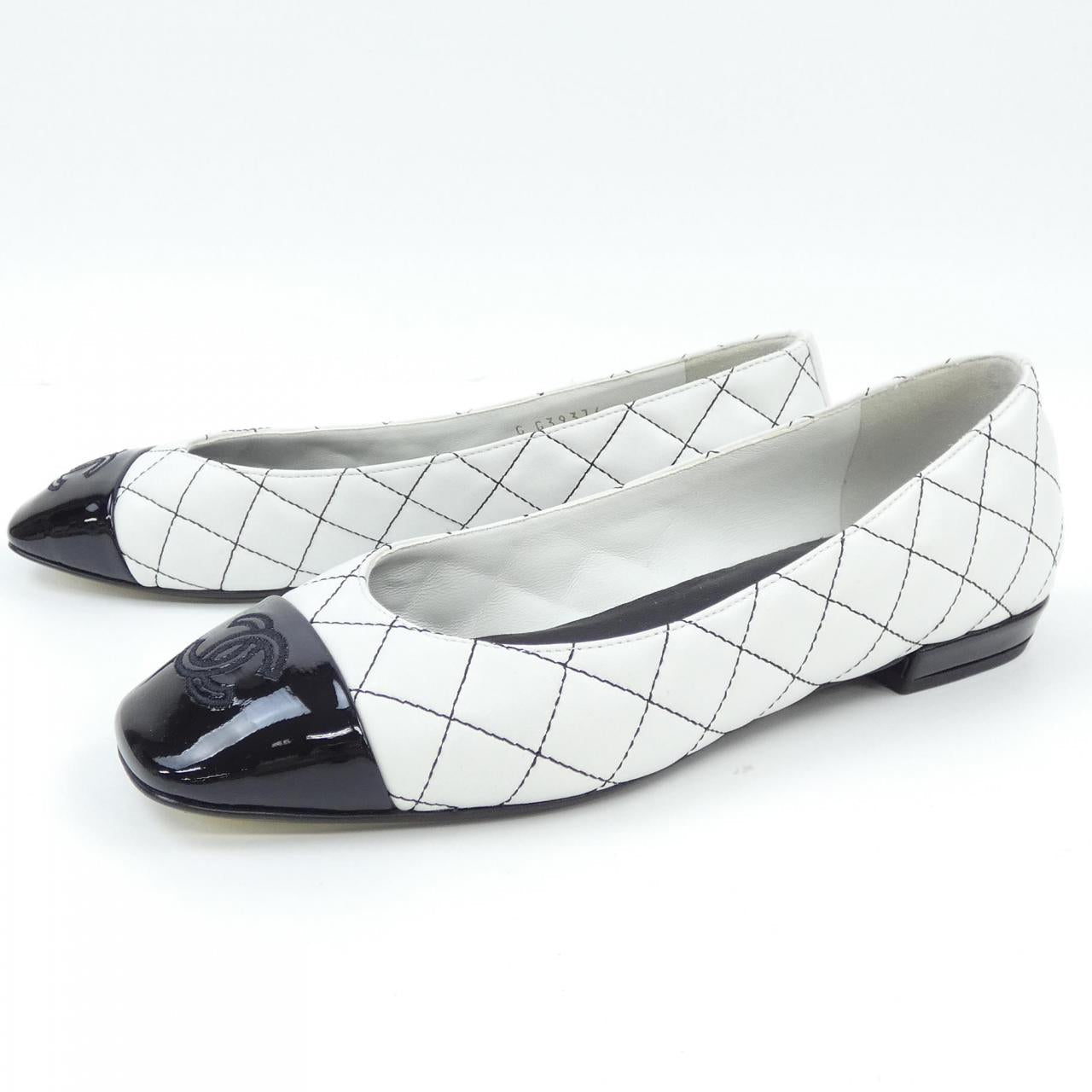 Chanel G39376Y56115 Lambskin Patent Calfskin Flat Shoes for Women