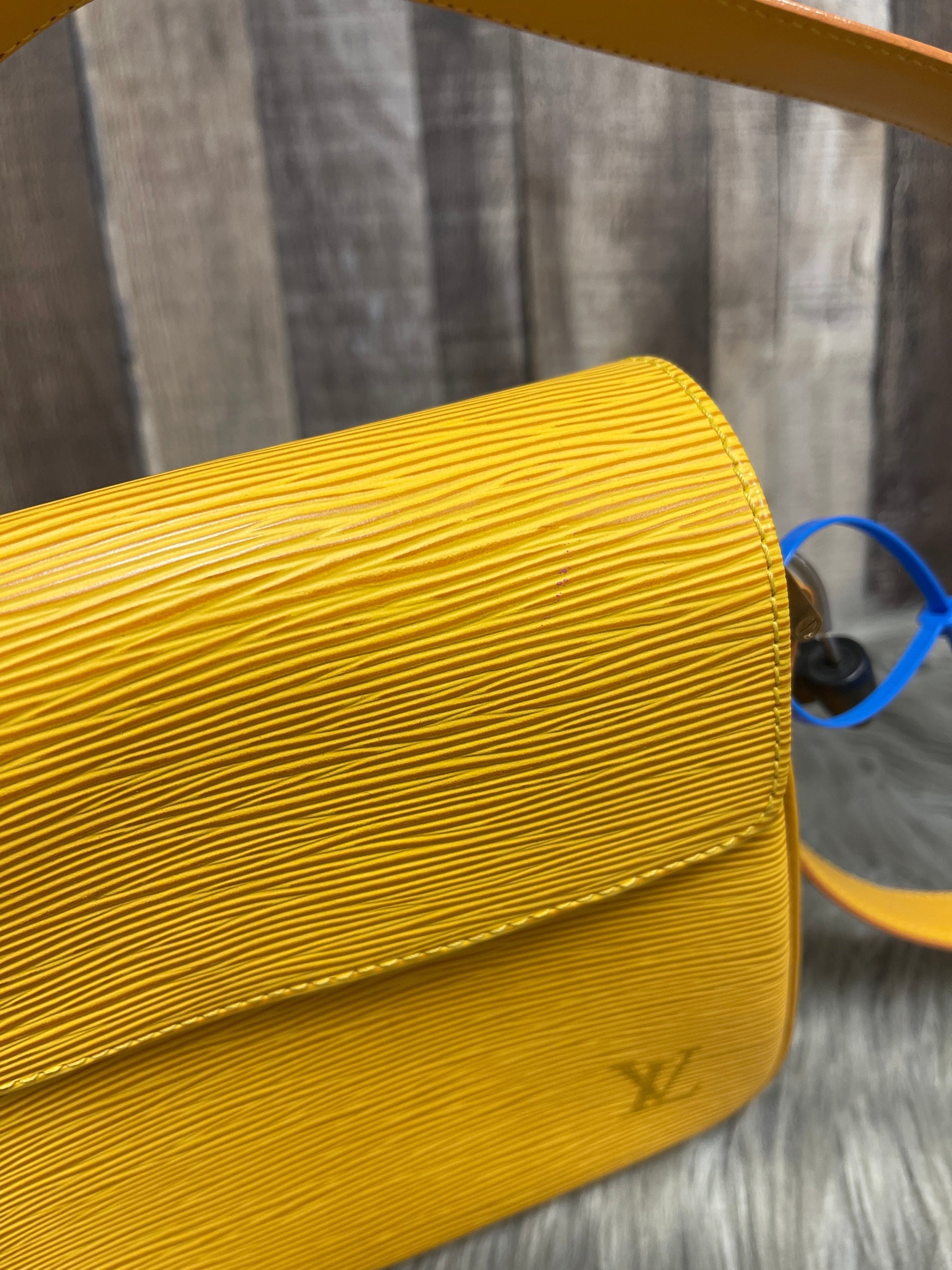 HandBag Luxury Designer By Louis Vuitton, Size: Small