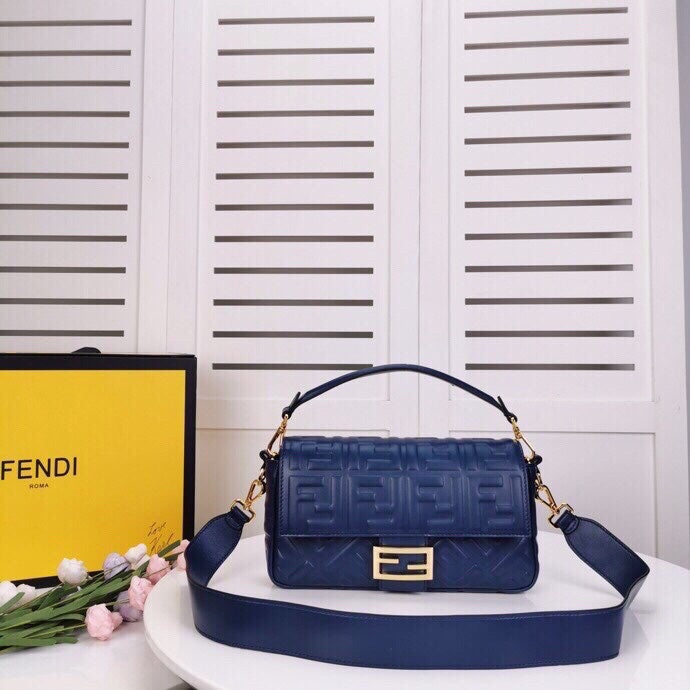 Top QualityTop Quality Baguette Midi Blue Medium Chain Handbag