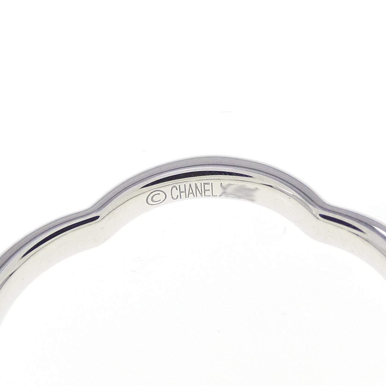 Chanel Camelia 750 White Gold Ring