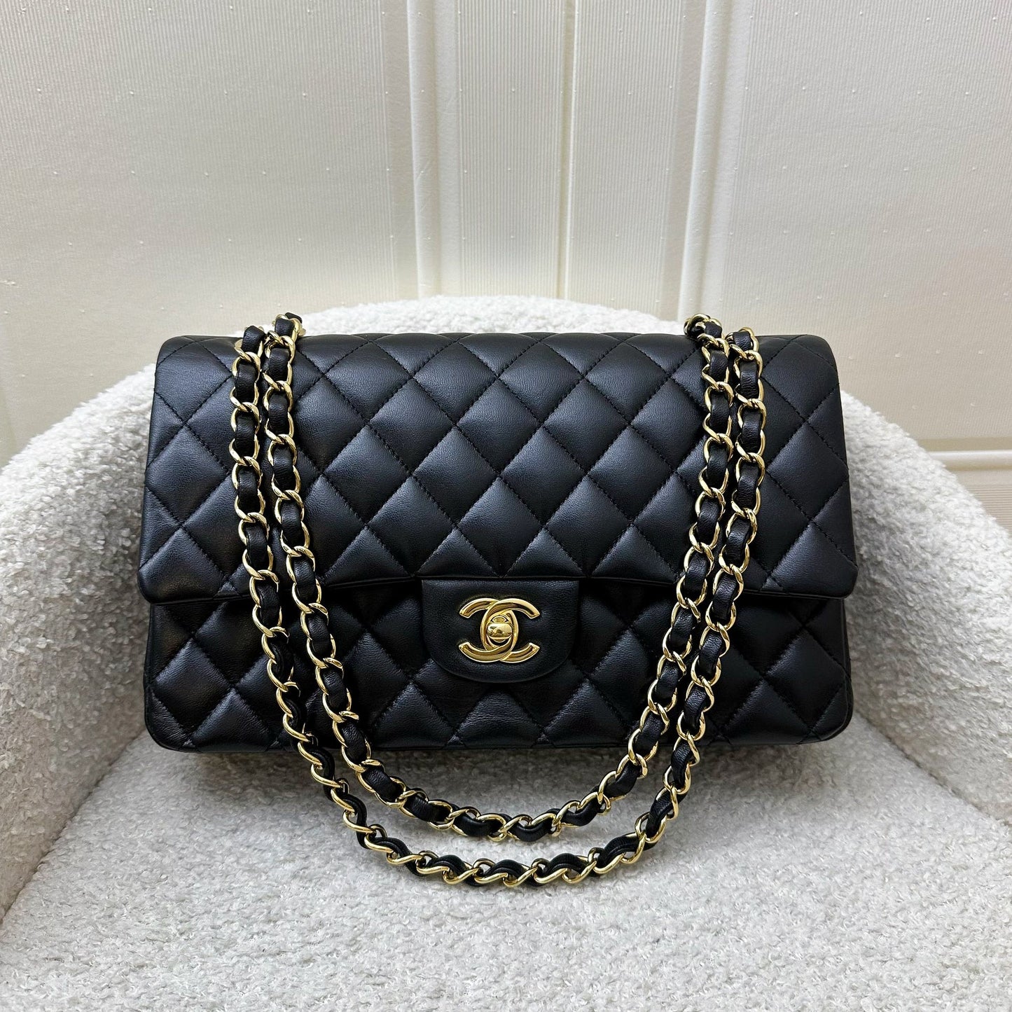 Chanel Medium Classic Flap Cf in Black Lambskin and Ghw ( ) Handbag