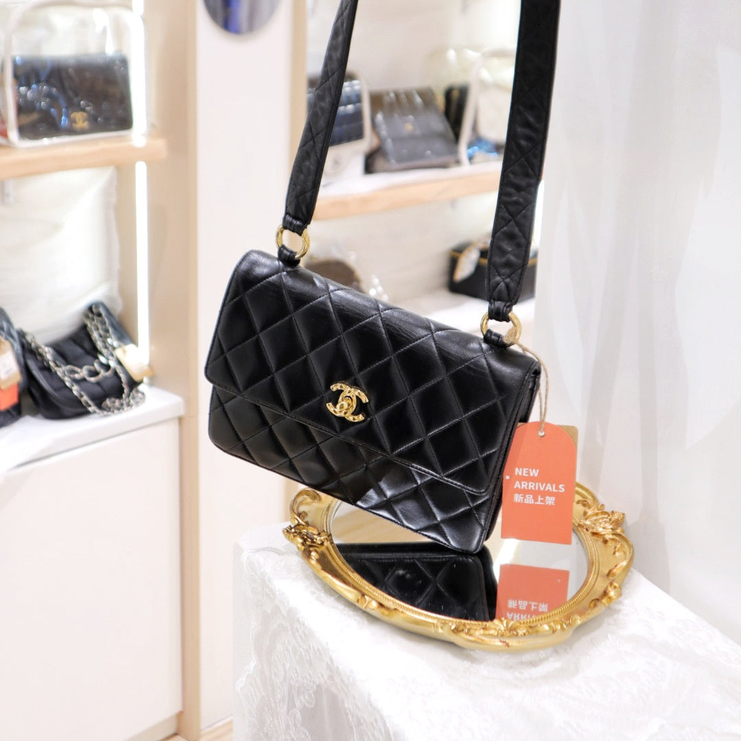 Chanel   CC logo shoulder bag