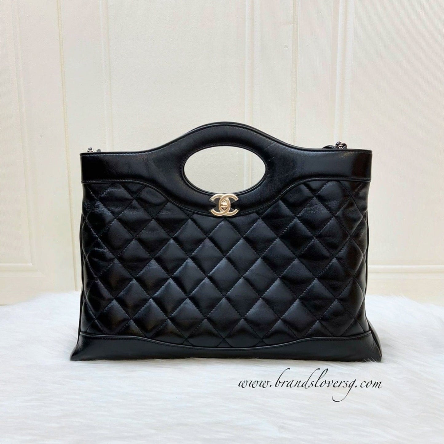 Chanel 31 Medium Shopping Bag in Black Shiny Calfskin and Lghw ( )