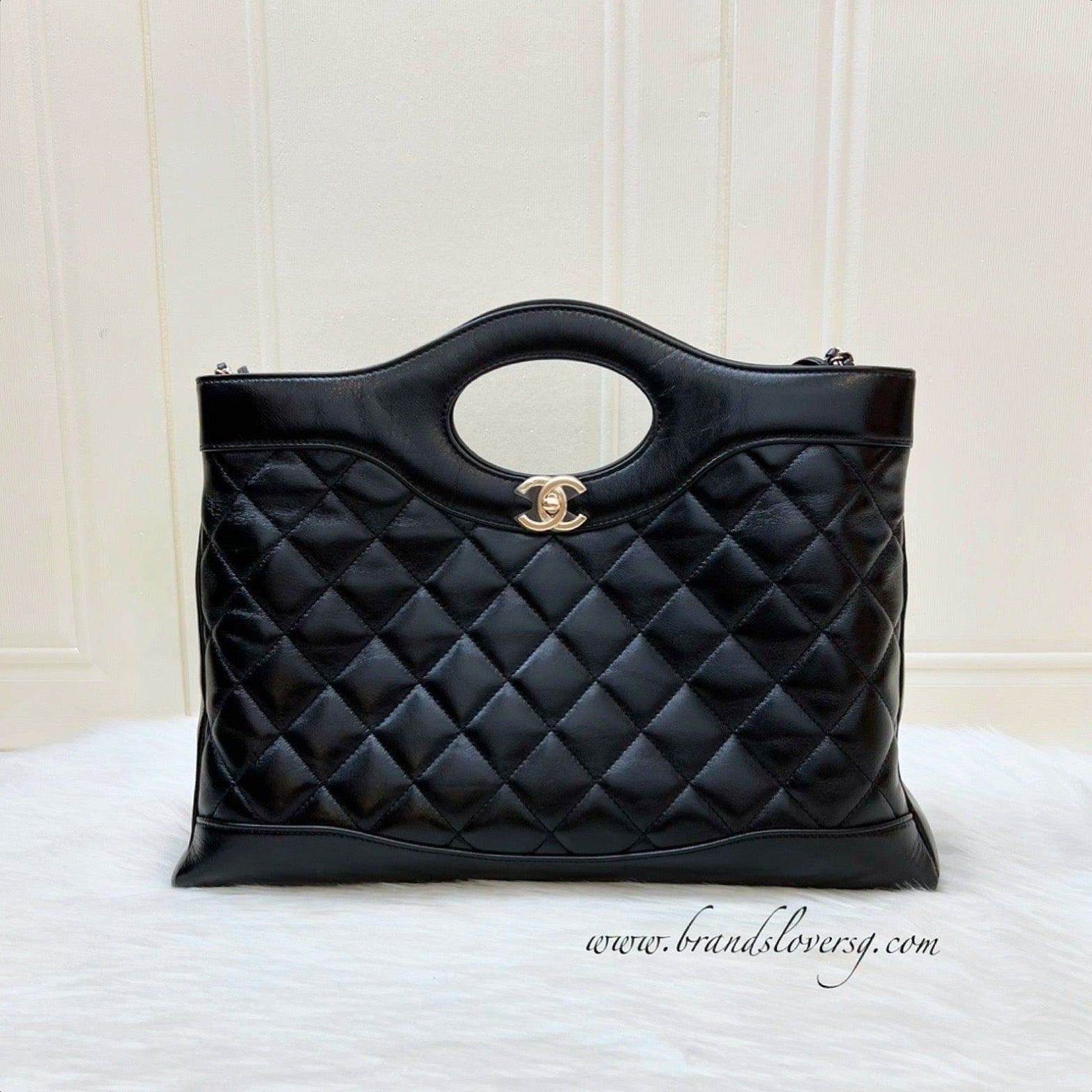 Chanel 31 Medium Shopping Bag In Black Shiny Calfskin And Lghw (model: AS4854)