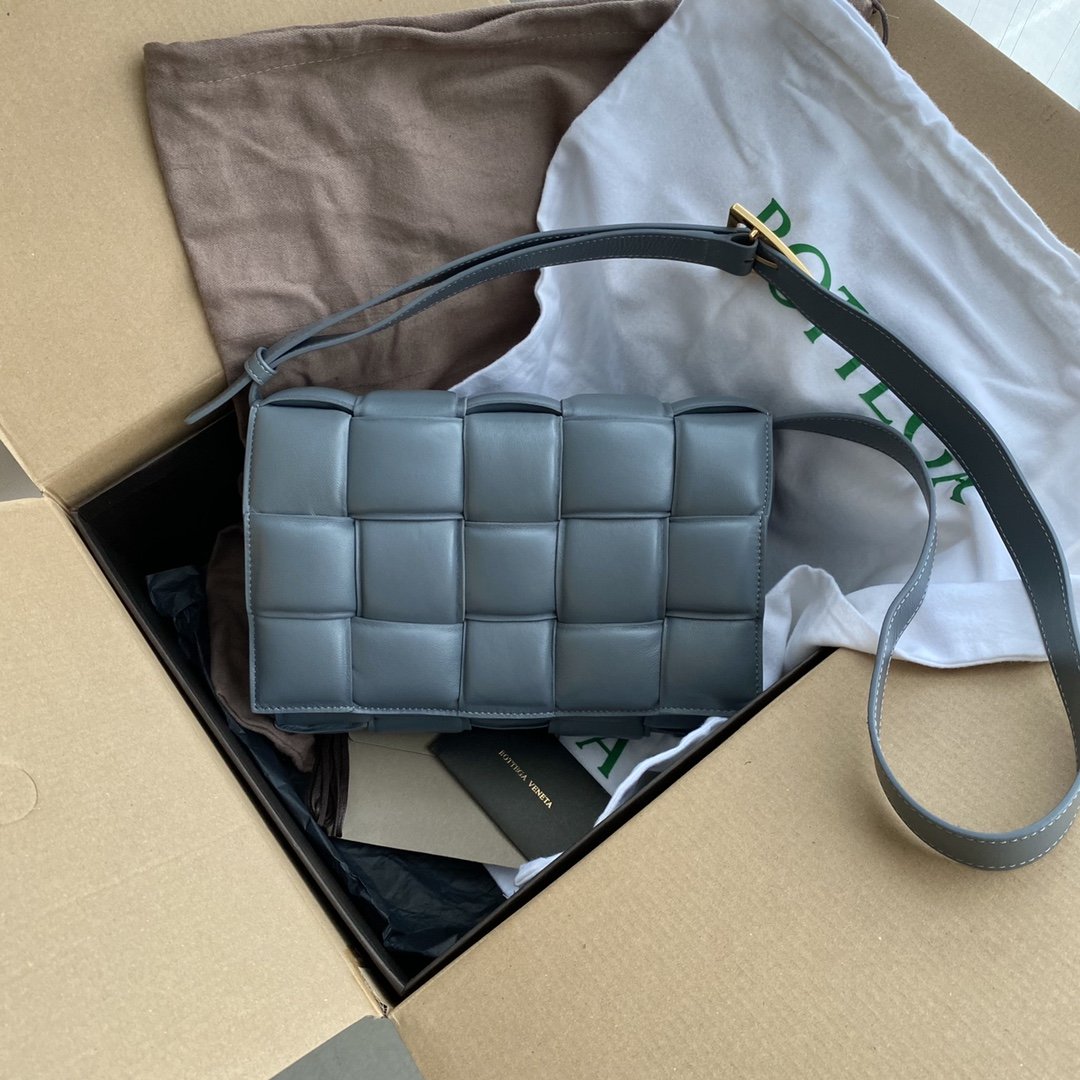 Top Quality Padded Cassette Gray For Women Travel Bag