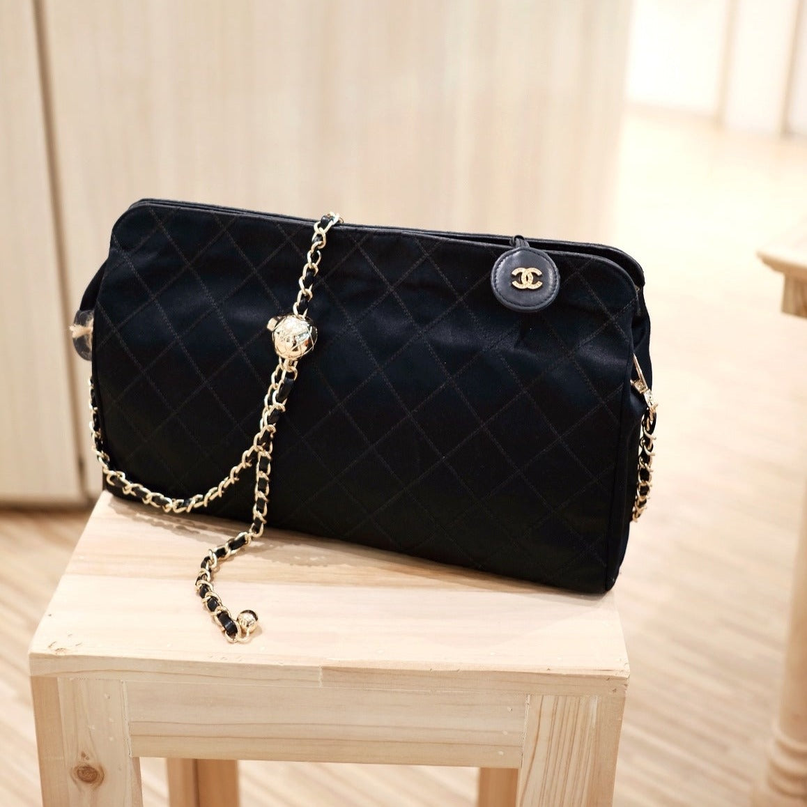 Chanel   silk clutch+chain