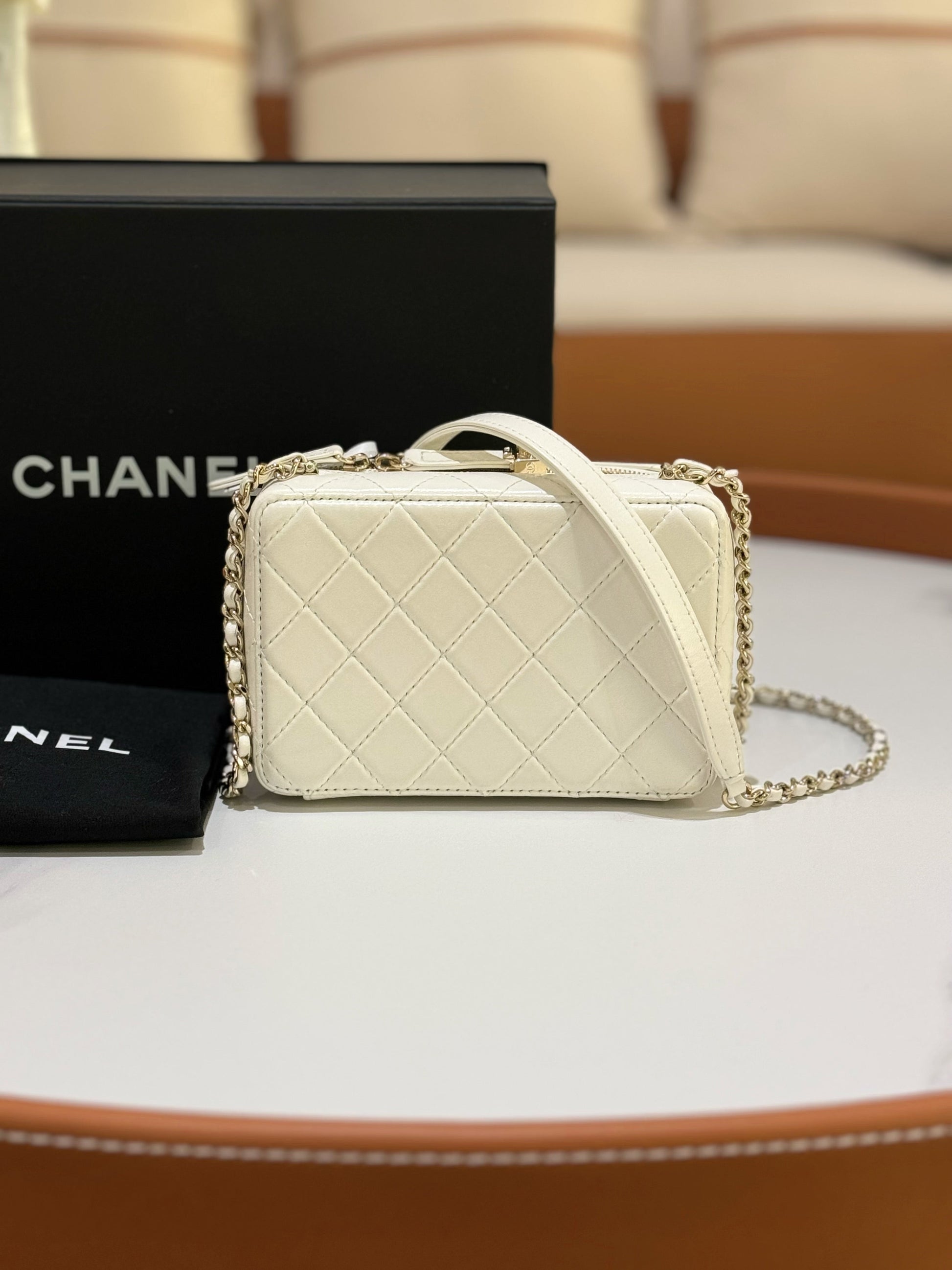 CHANEL CAMERA BAG WHITE