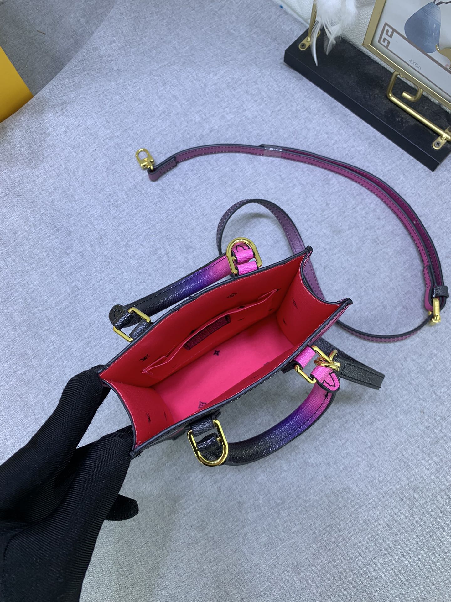 EN - Luxury LUV 822 Travel Bag