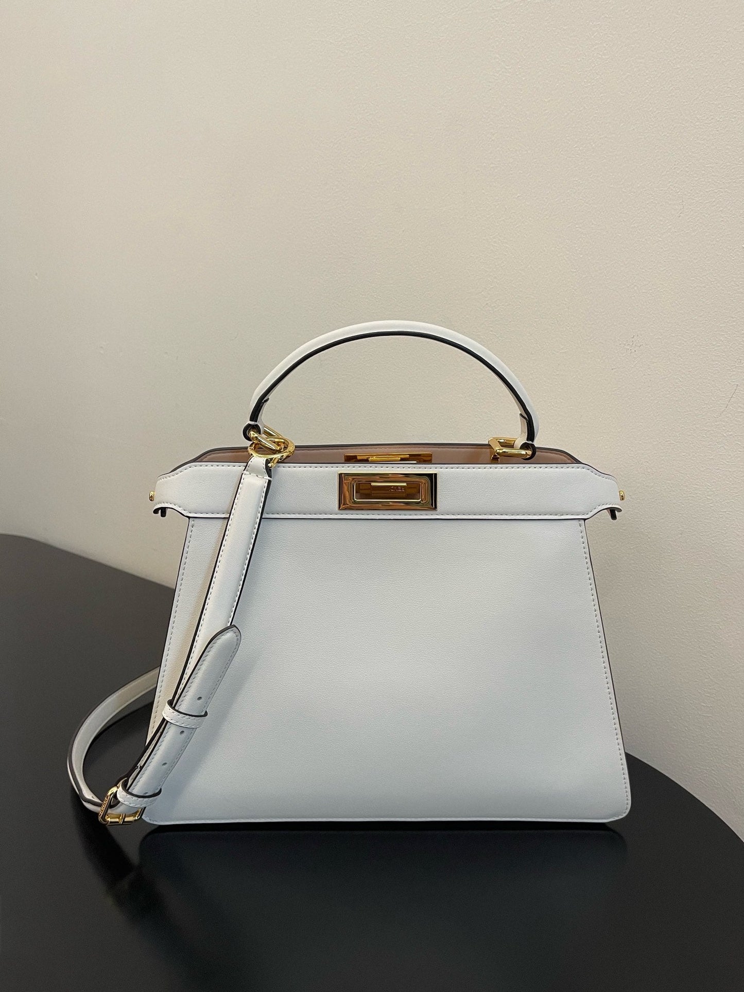 Top QualityTop Quality Peekaboo ISeeU White Small Handbag