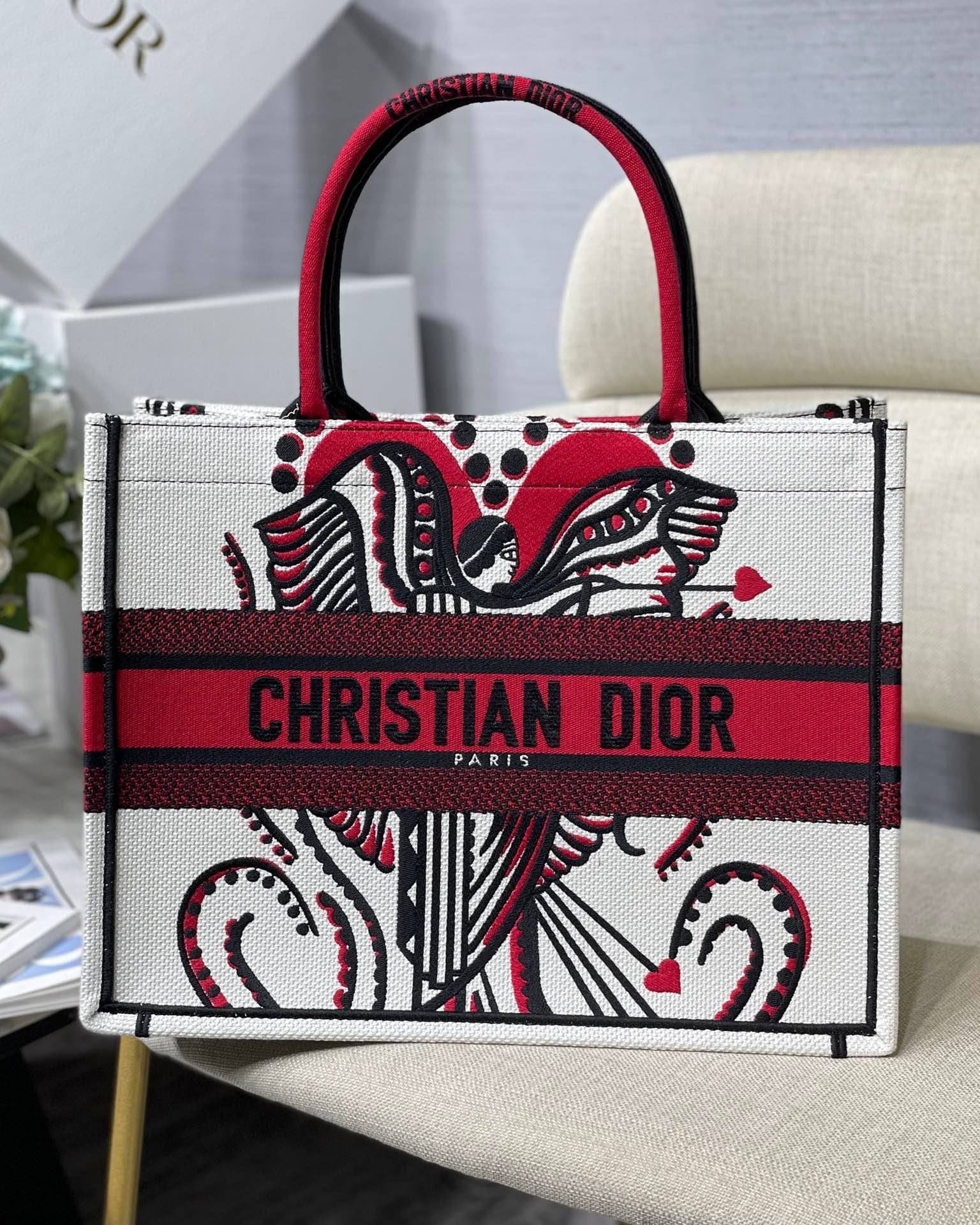 Metop Qualityum Book Latte Cupidon White Red Multicolor Book Tote Bag