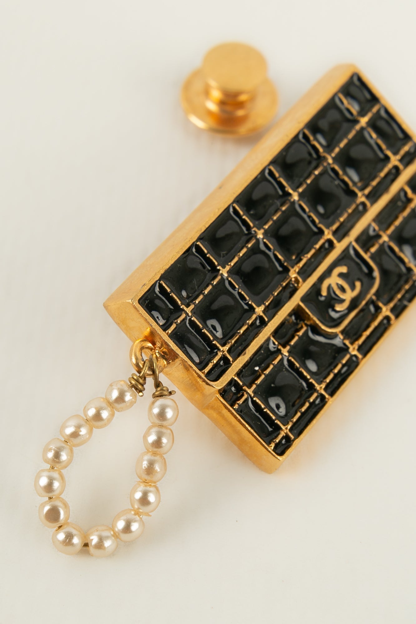 Broche / Pins "sac ?† main" Chanel