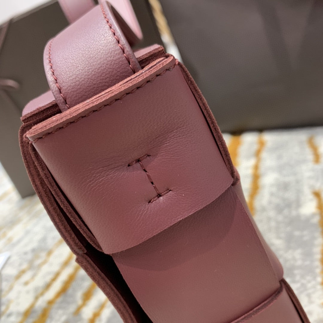 Top Quality Cassette Bag For Women In Red Travel Bag