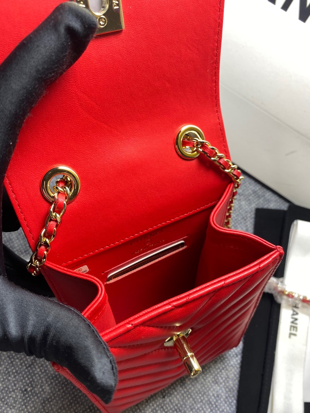 CHL Chevron Trendy CHL Phone Red Handbag