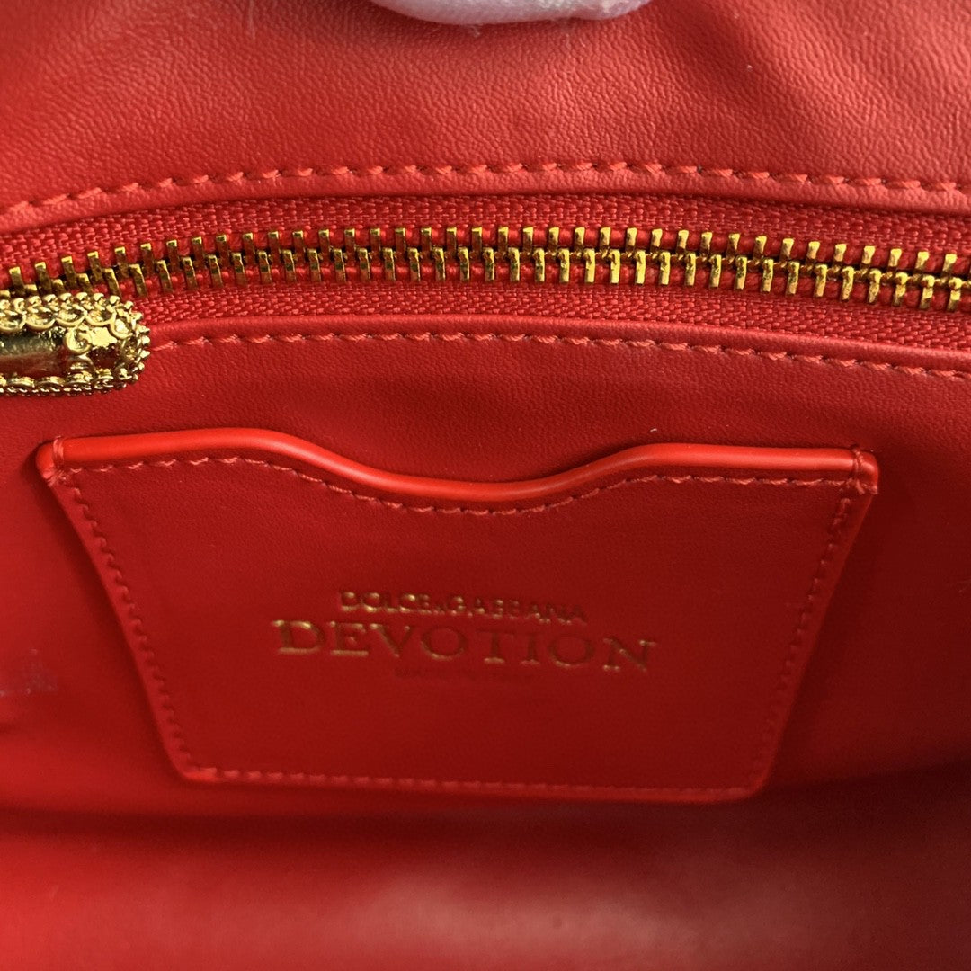 Top Quality Devotion Shoulder Bag In Nappa Quilted Red