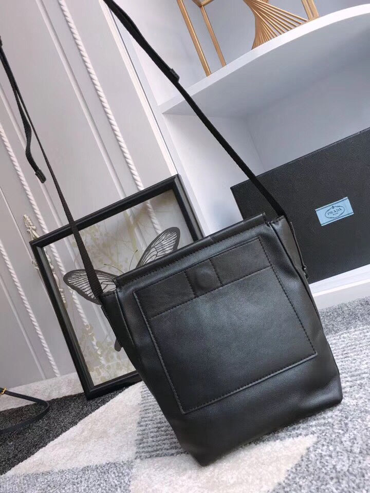 Prada Etiquette Messenger Bag Leather Black