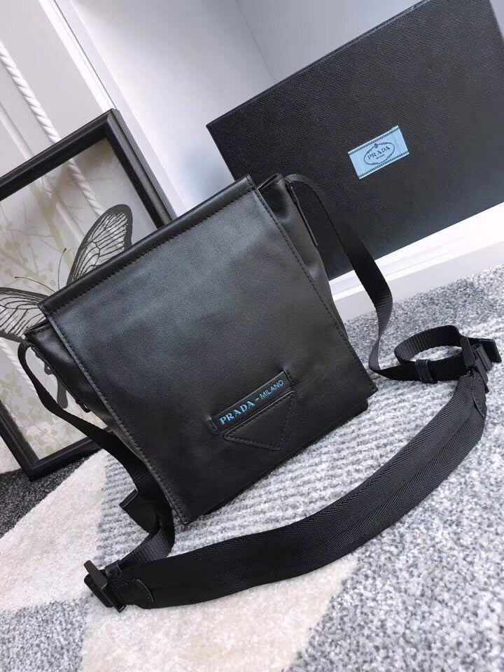 Prada Etiquette Messenger Bag Leather Black